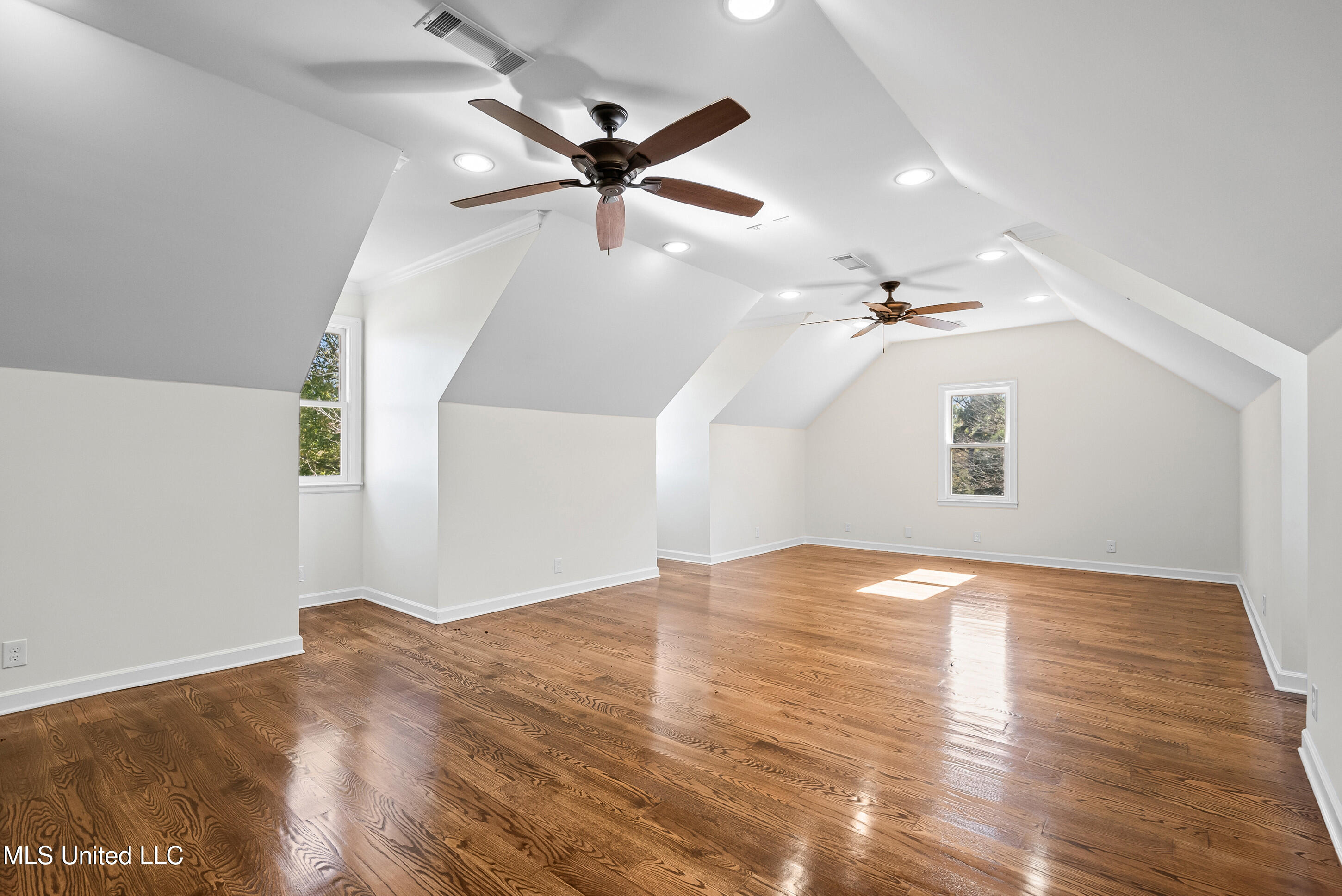 1594 Victoria Road Property Photo 30