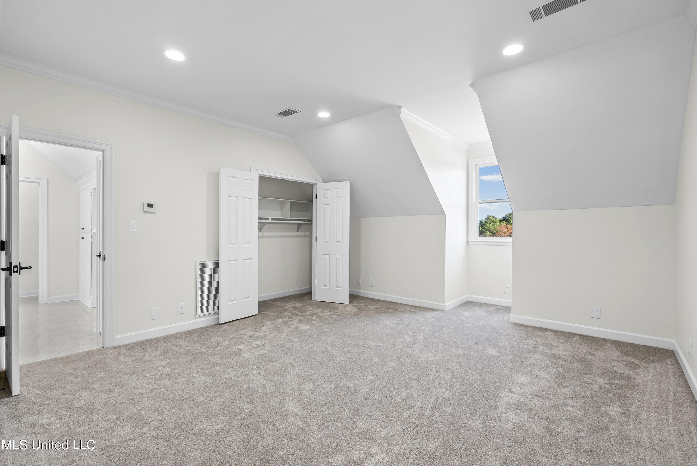 1594 Victoria Road Property Photo 31