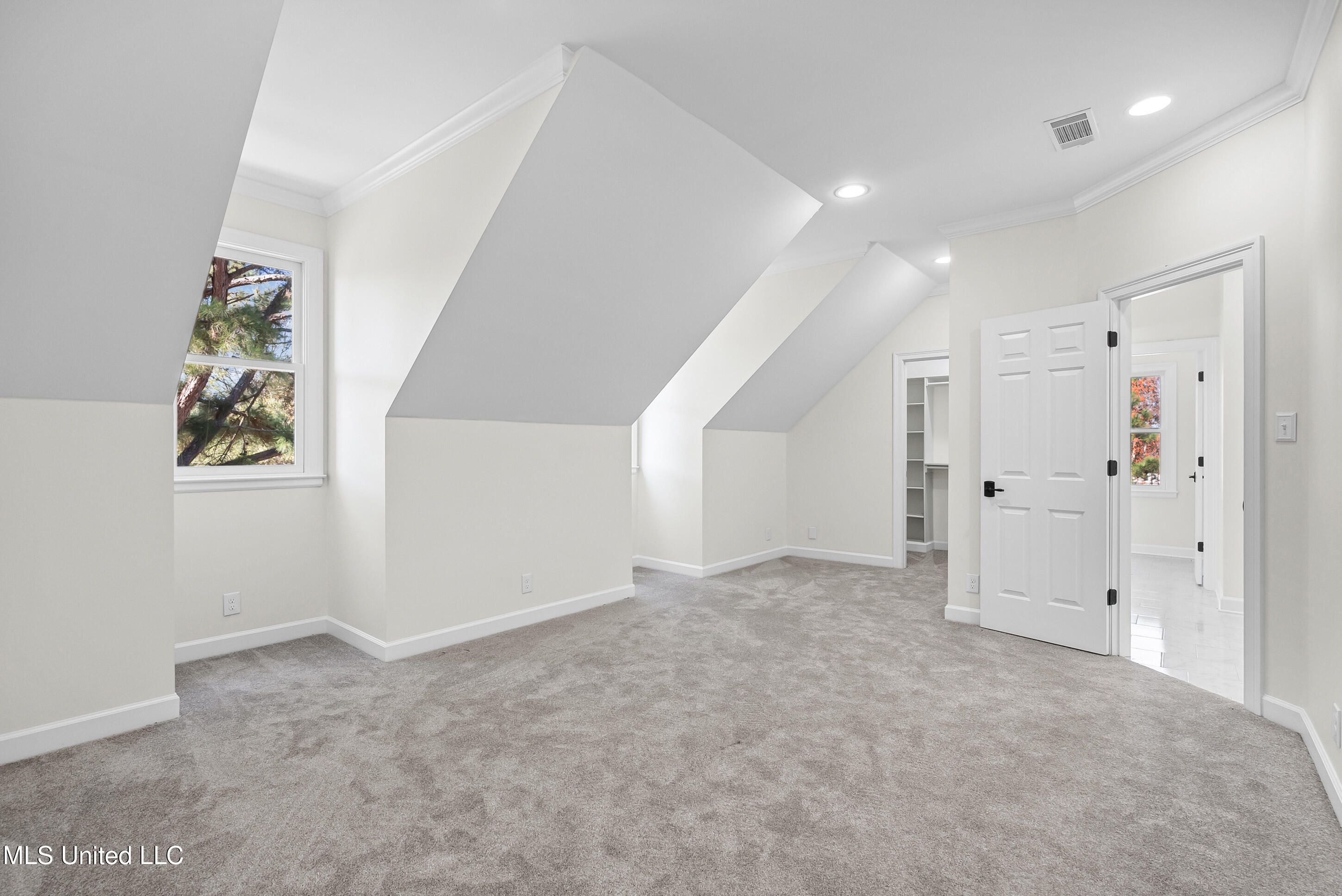 1594 Victoria Road Property Photo 34
