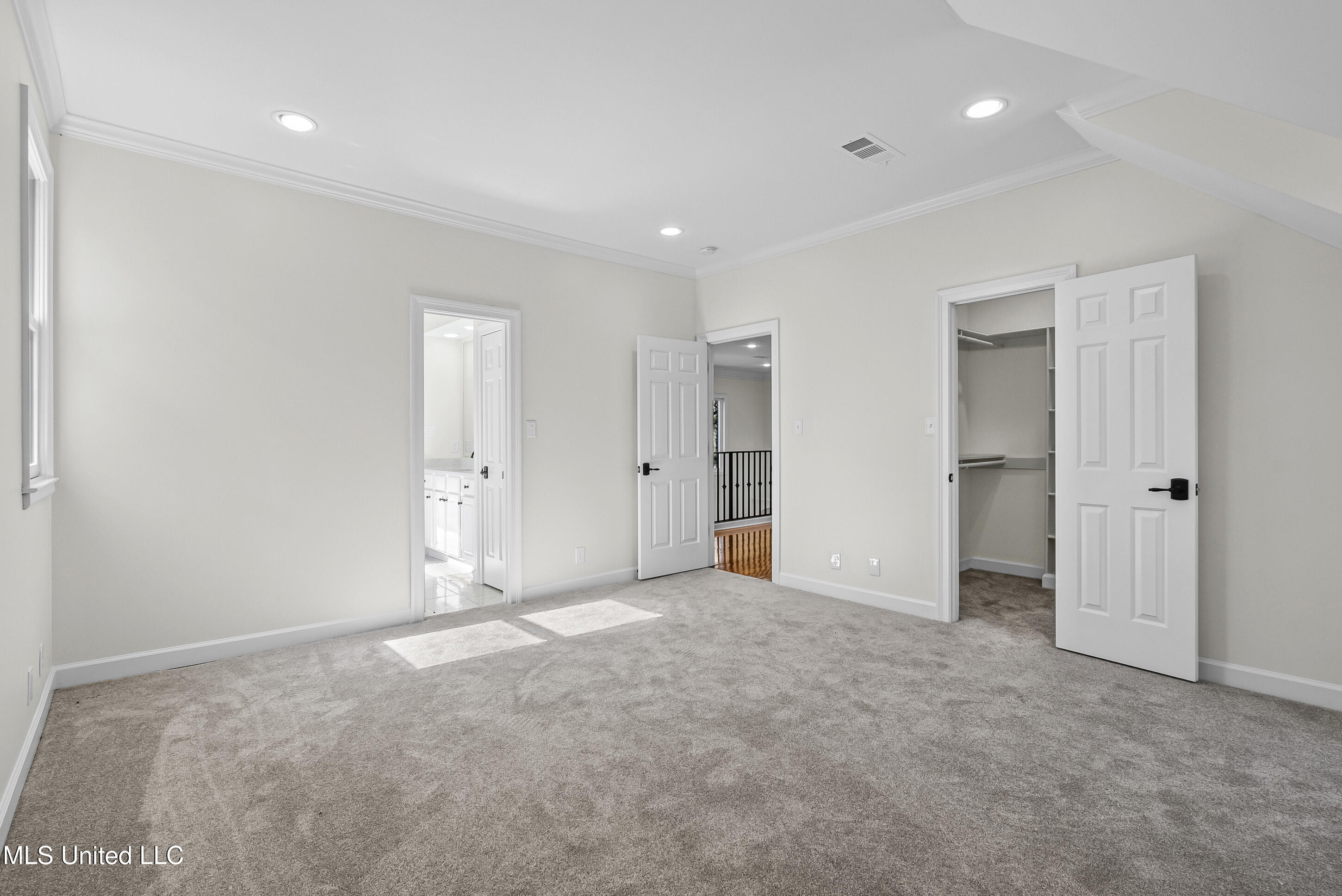 1594 Victoria Road Property Photo 35