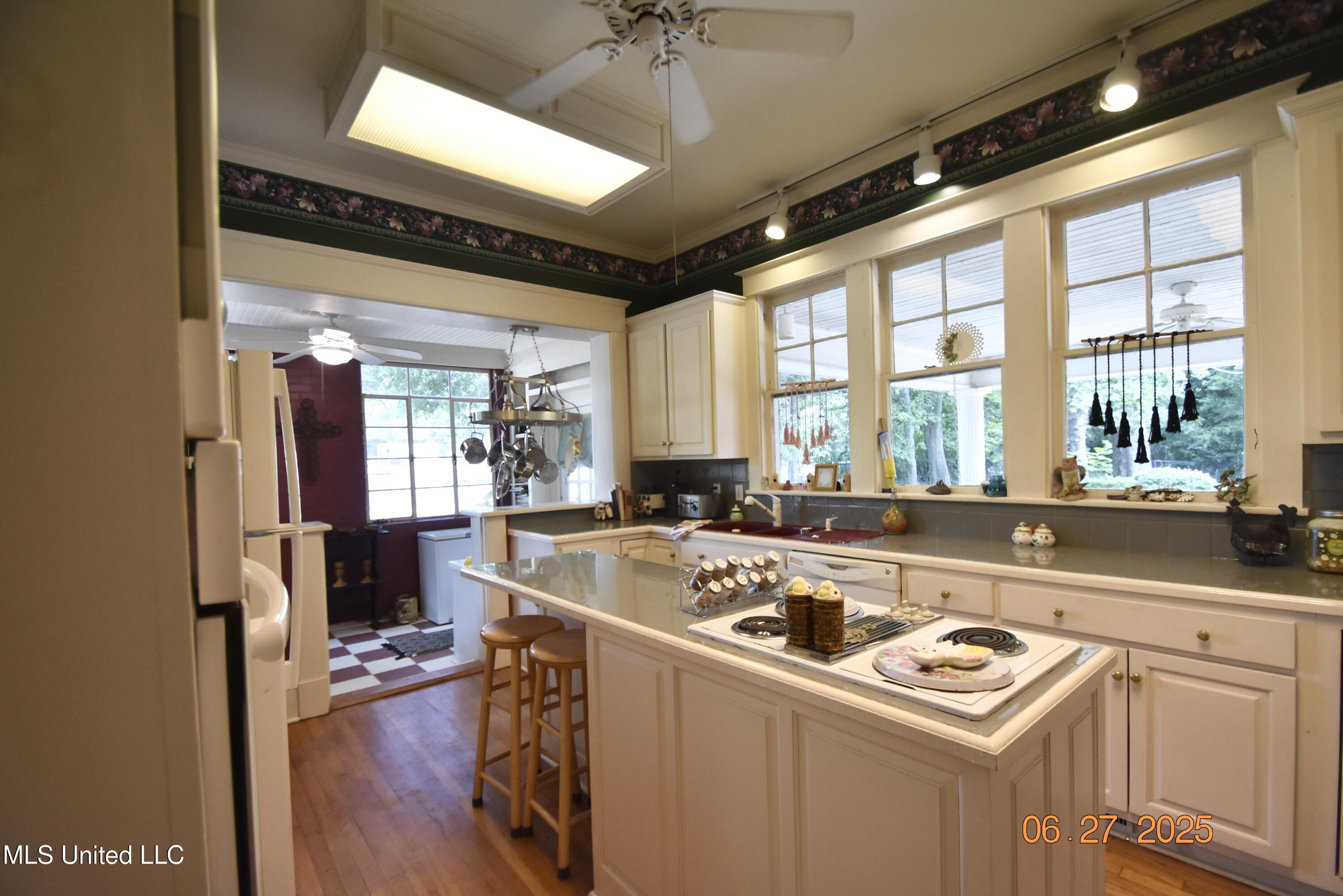 1211 River Road Property Photo 7