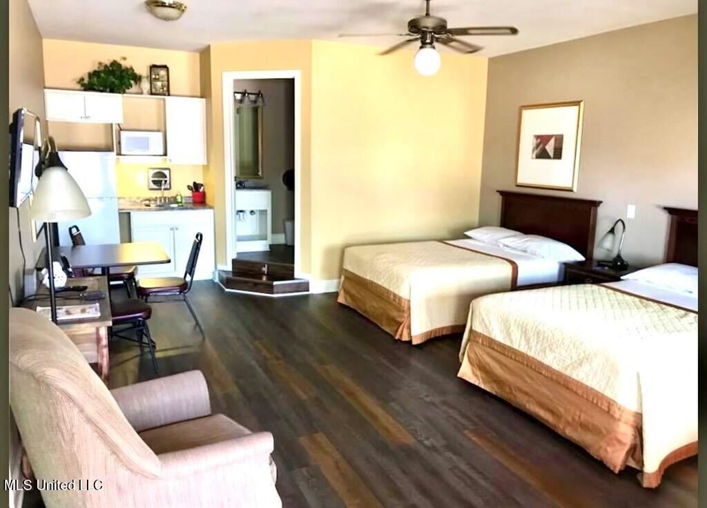 1424 Fisherman Drive Property Photo 3