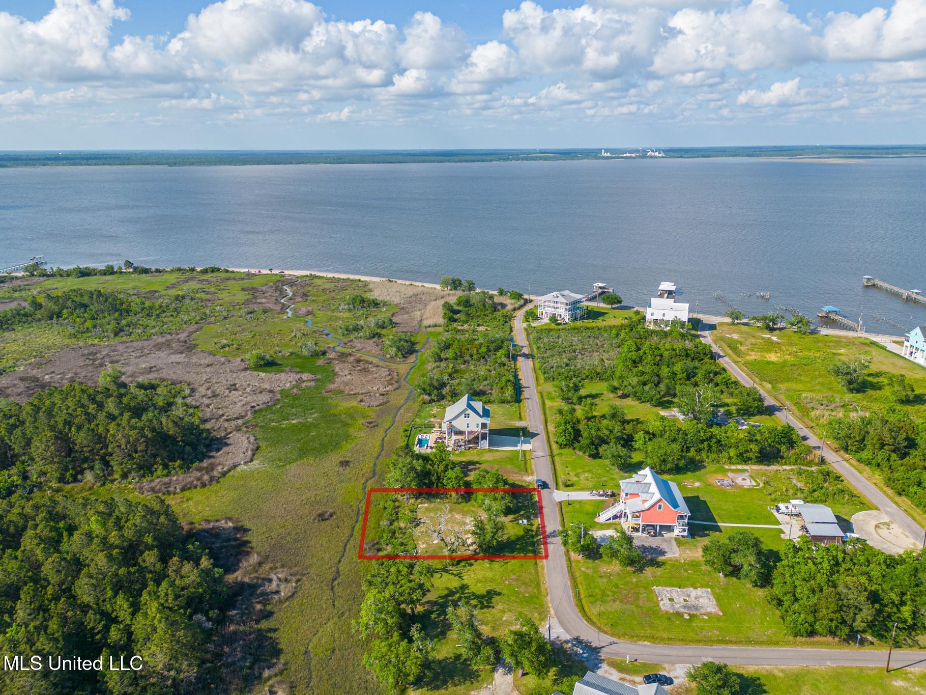 111 Pine Tree Street Property Photo 1