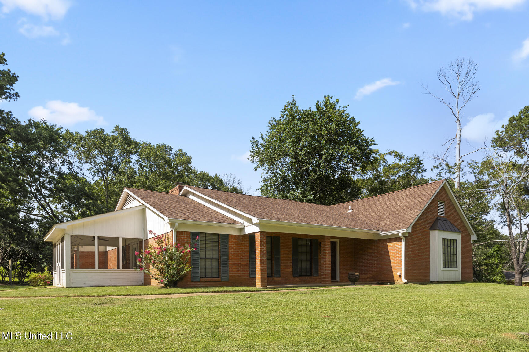 332 Kiowa Drive Property Photo 1
