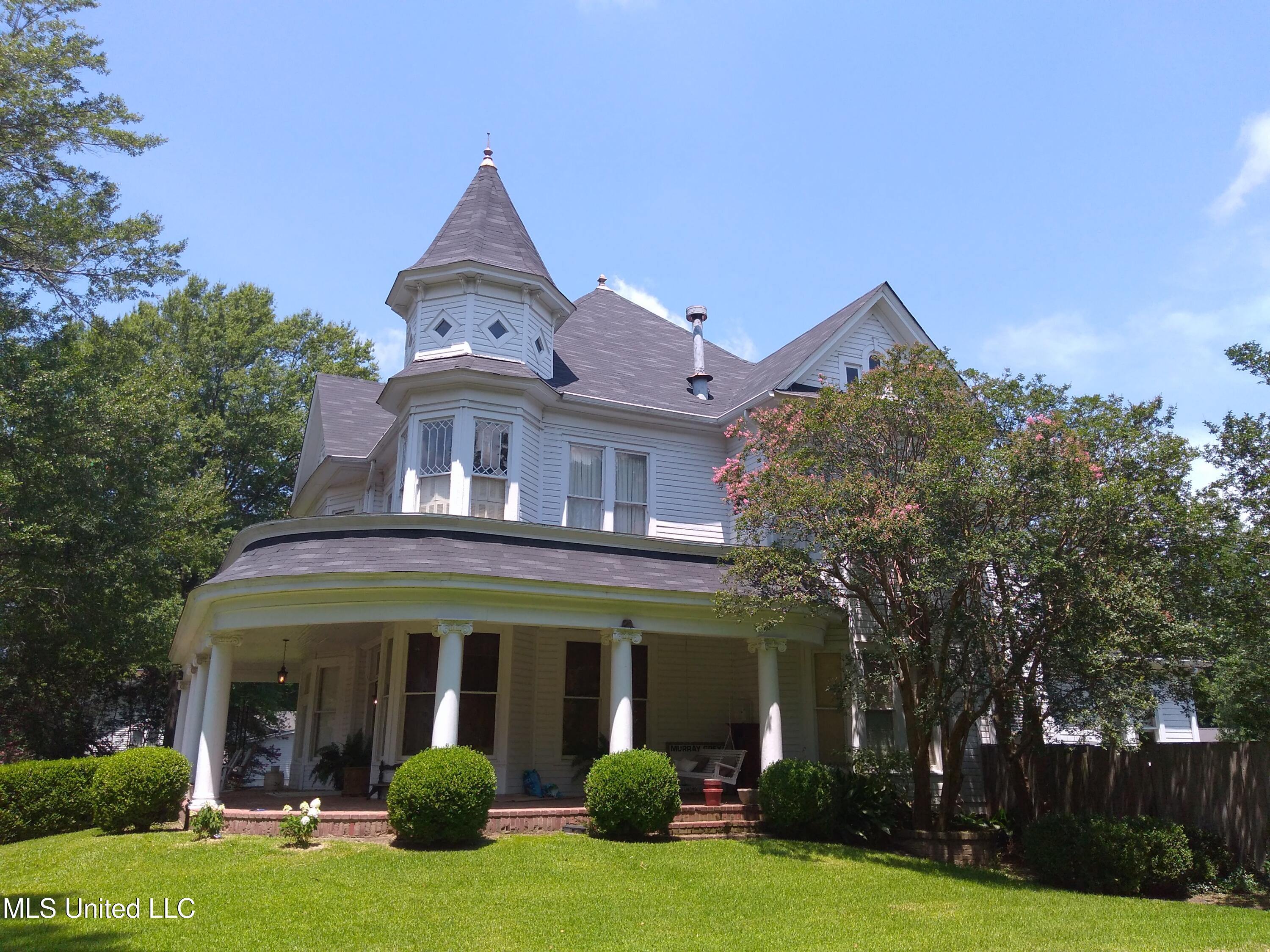 207 E Percy Street Property Photo 4