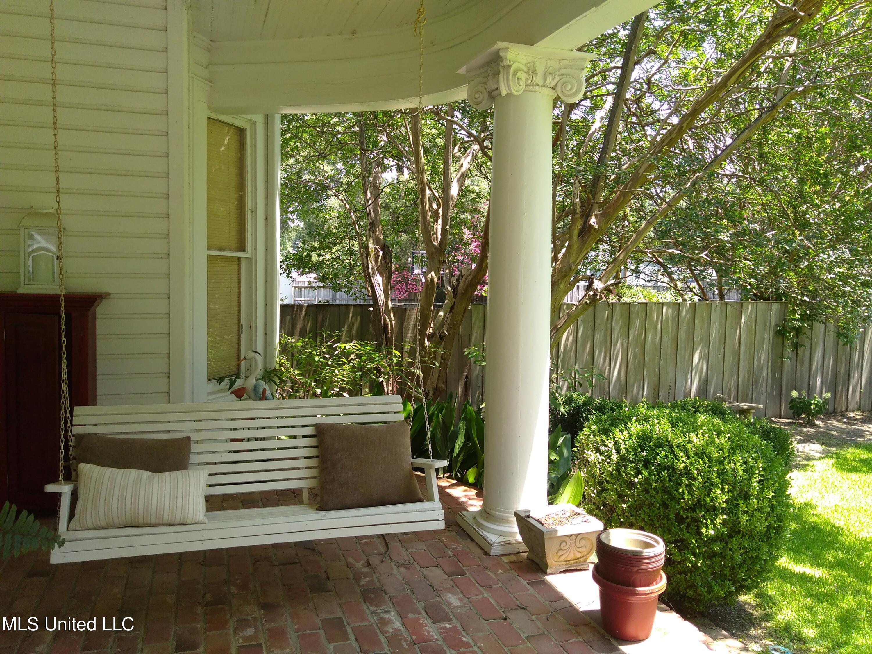 207 E Percy Street Property Photo 6