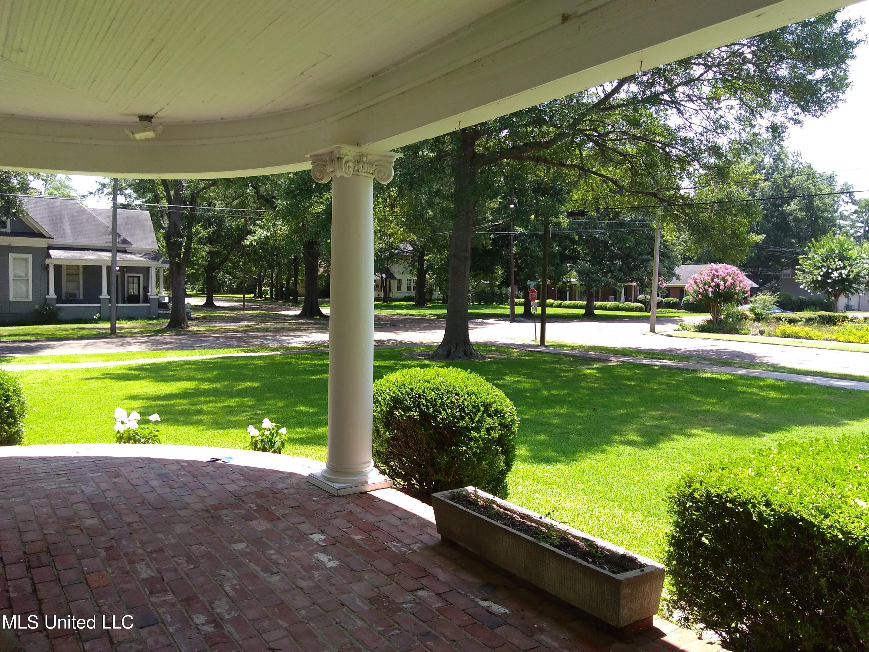 207 E Percy Street Property Photo 9