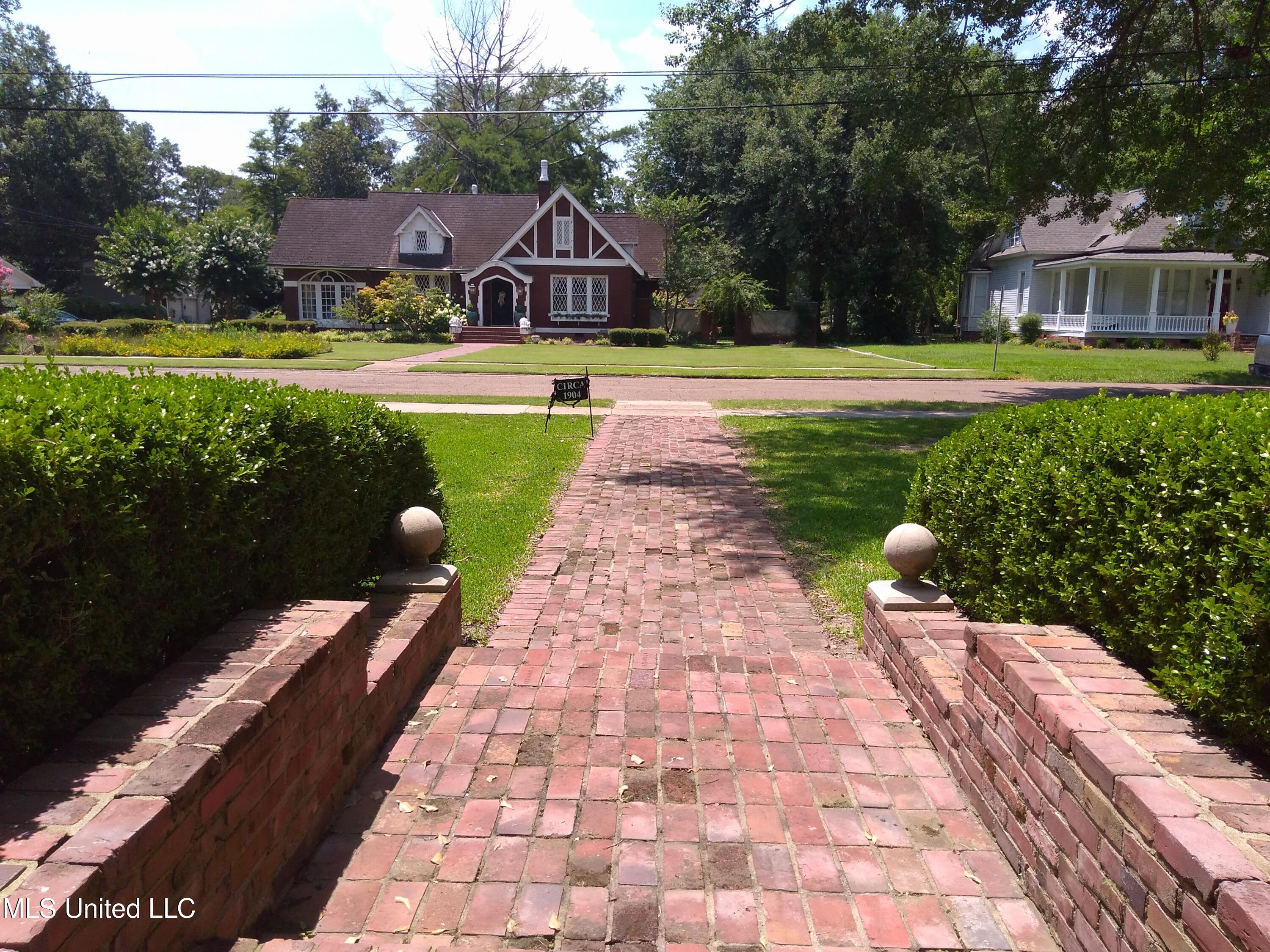 207 E Percy Street Property Photo 11