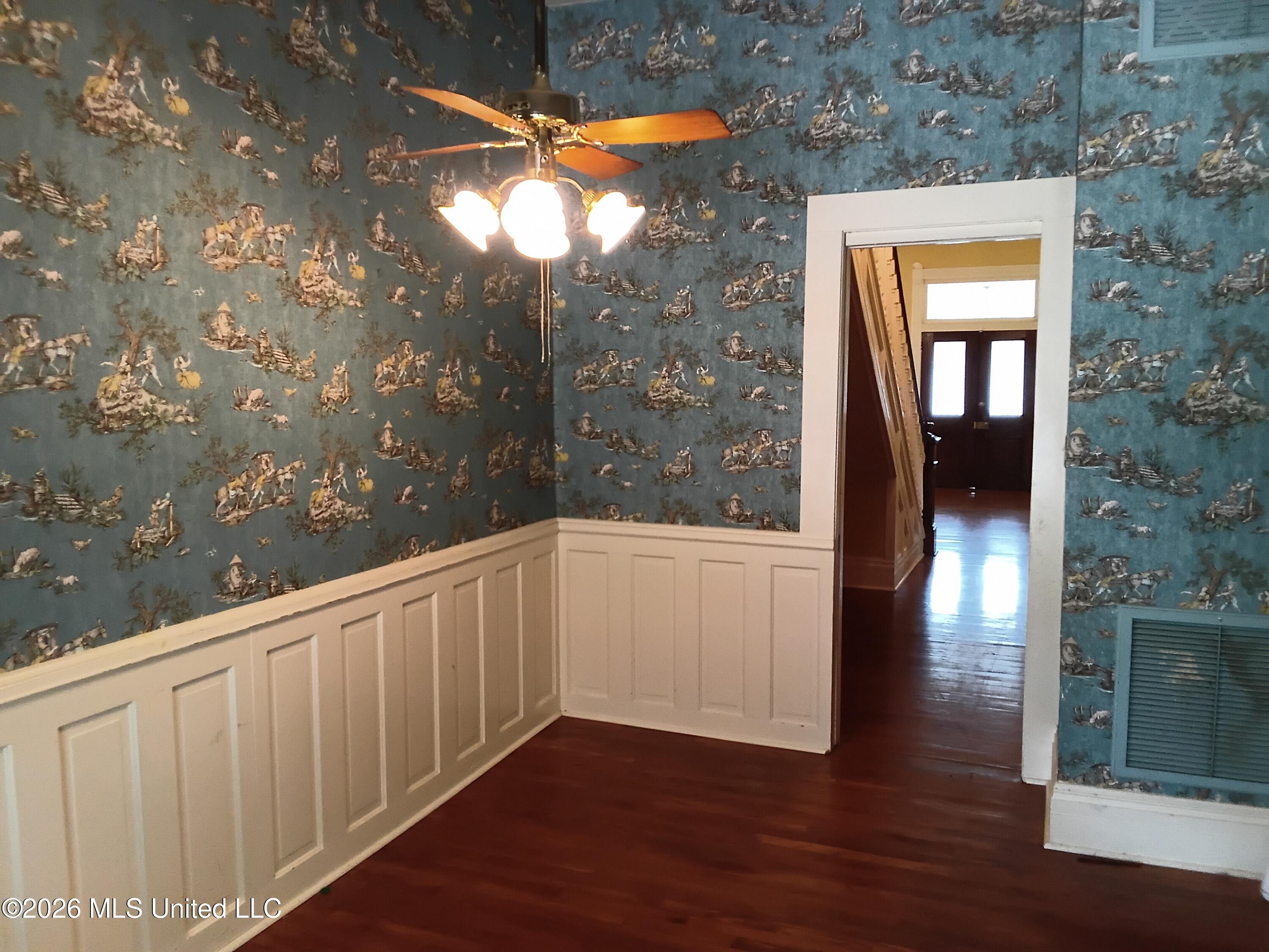 207 E Percy Street Property Photo 20