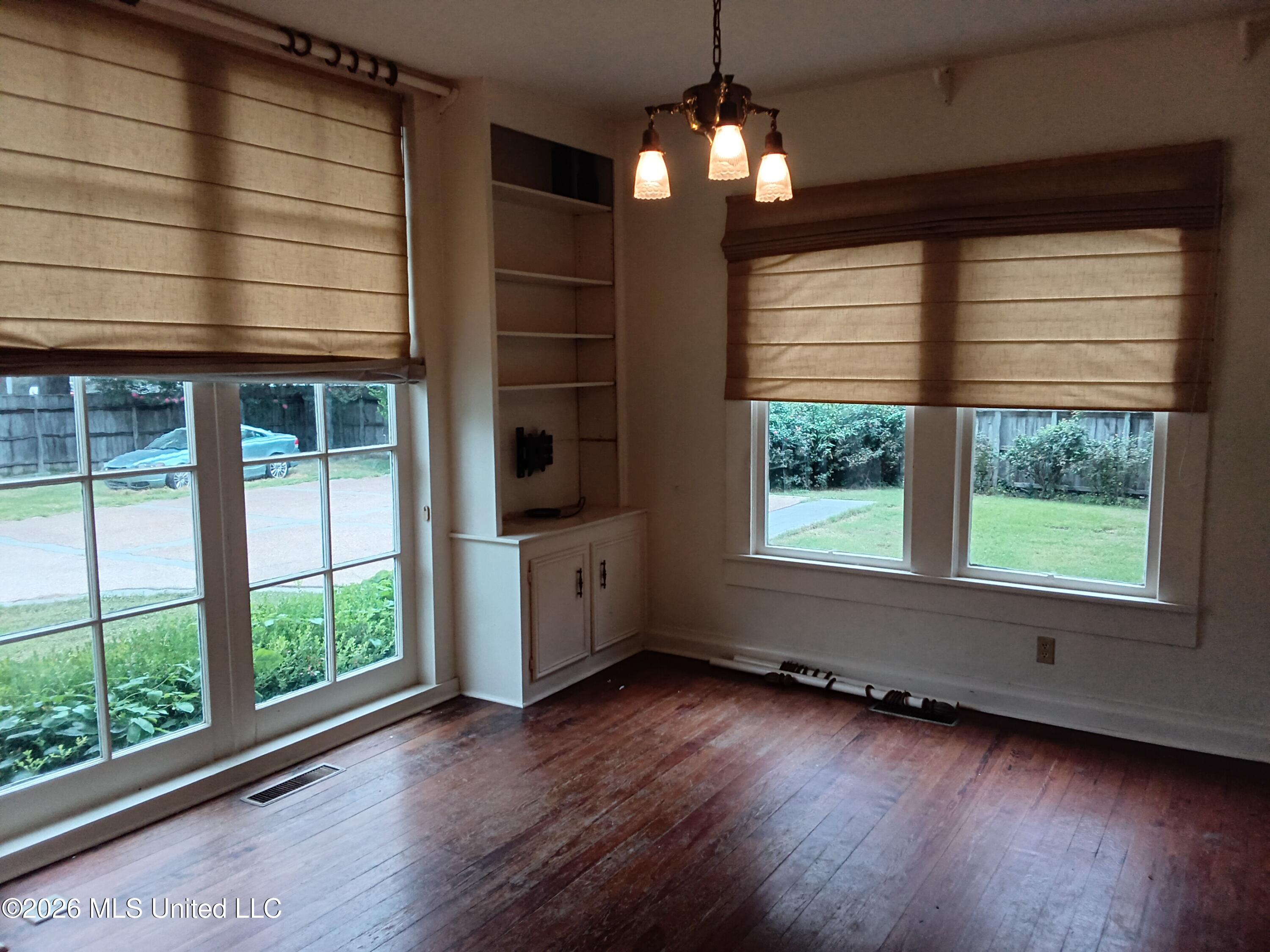 207 E Percy Street Property Photo 21