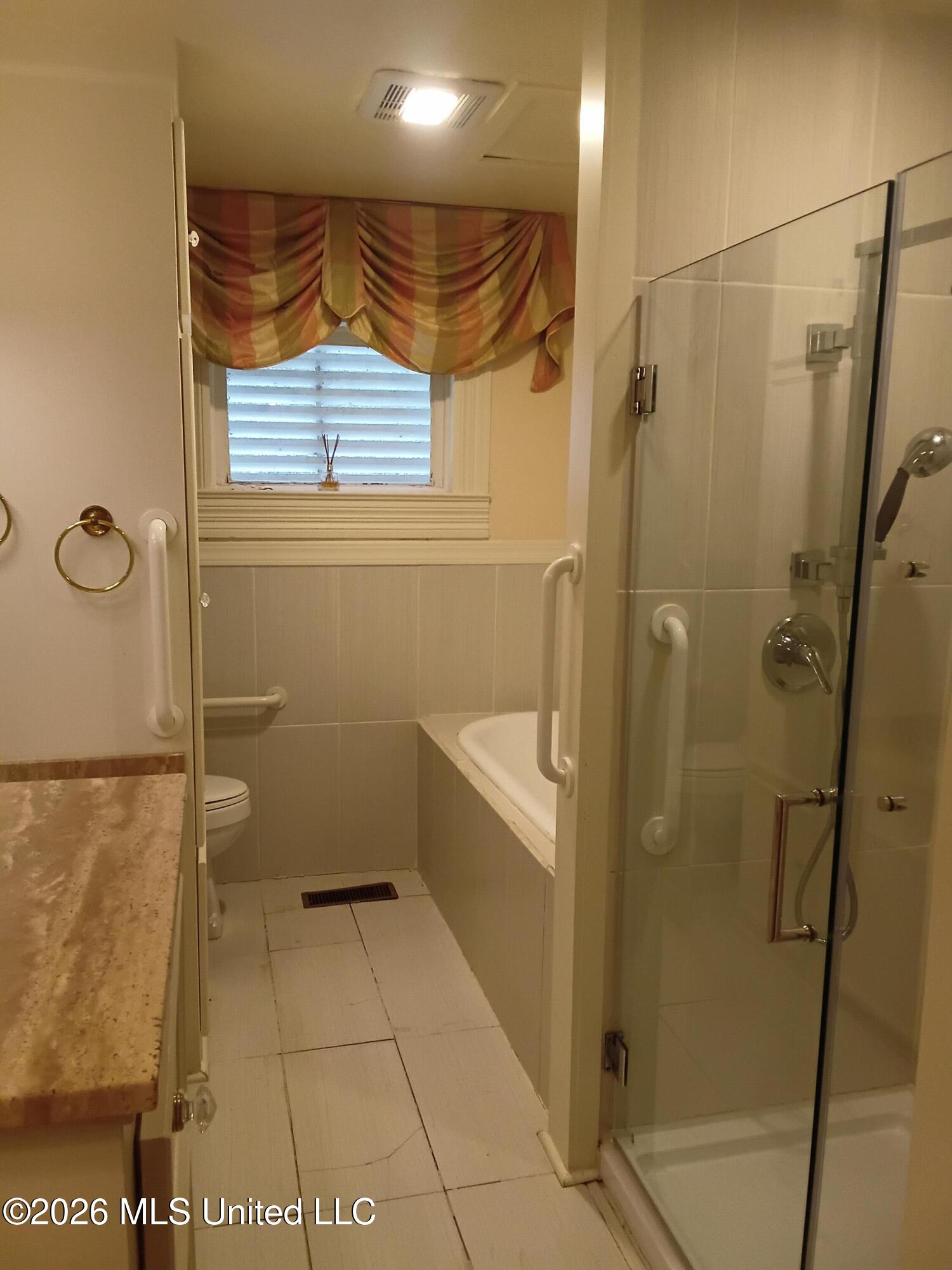 207 E Percy Street Property Photo 24