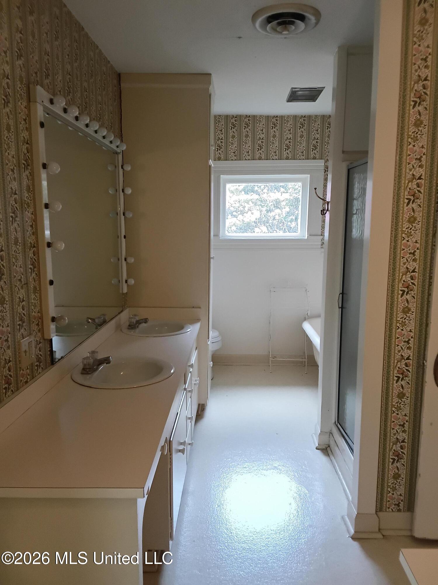 207 E Percy Street Property Photo 29