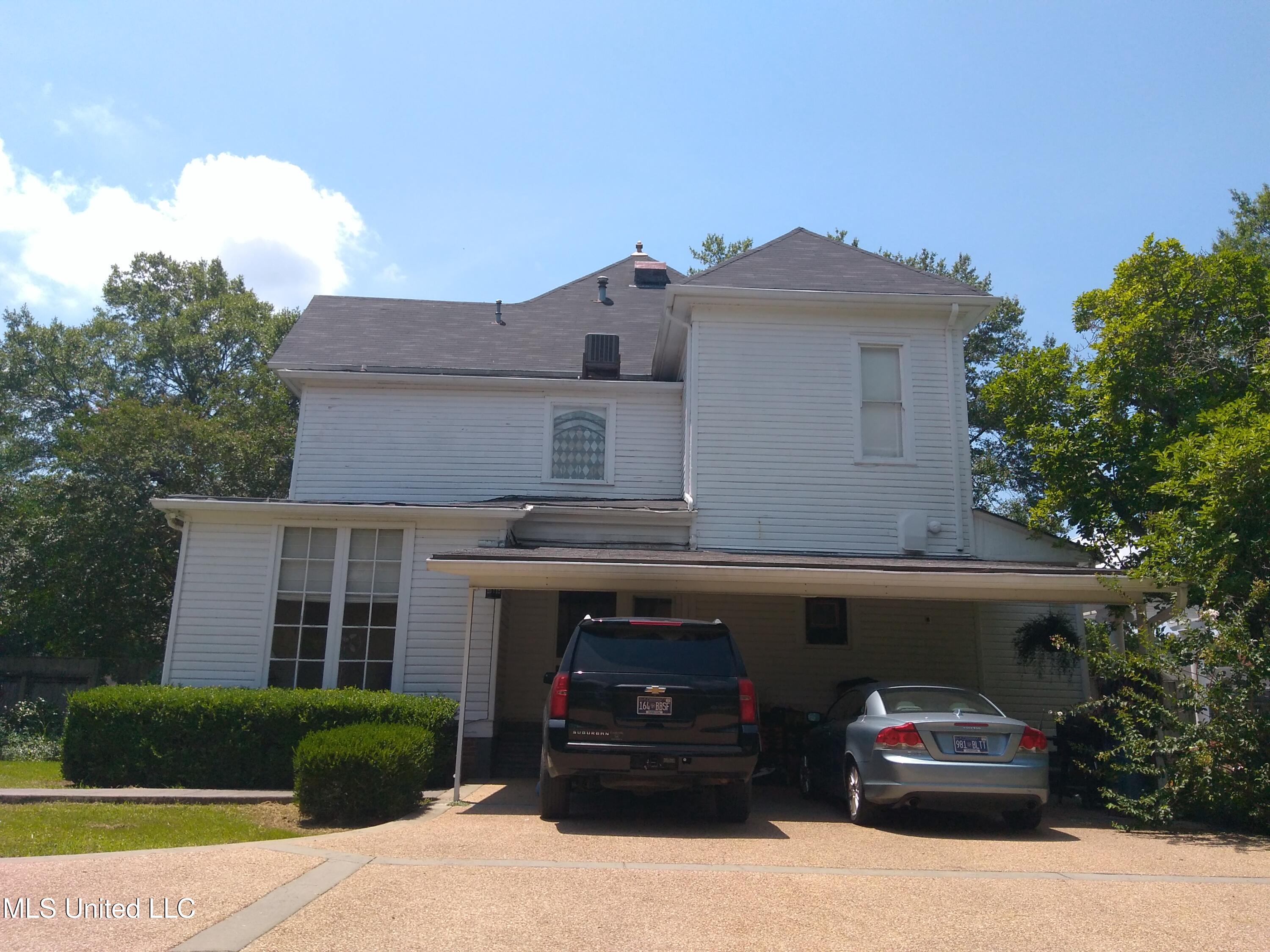 207 E Percy Street Property Photo 38