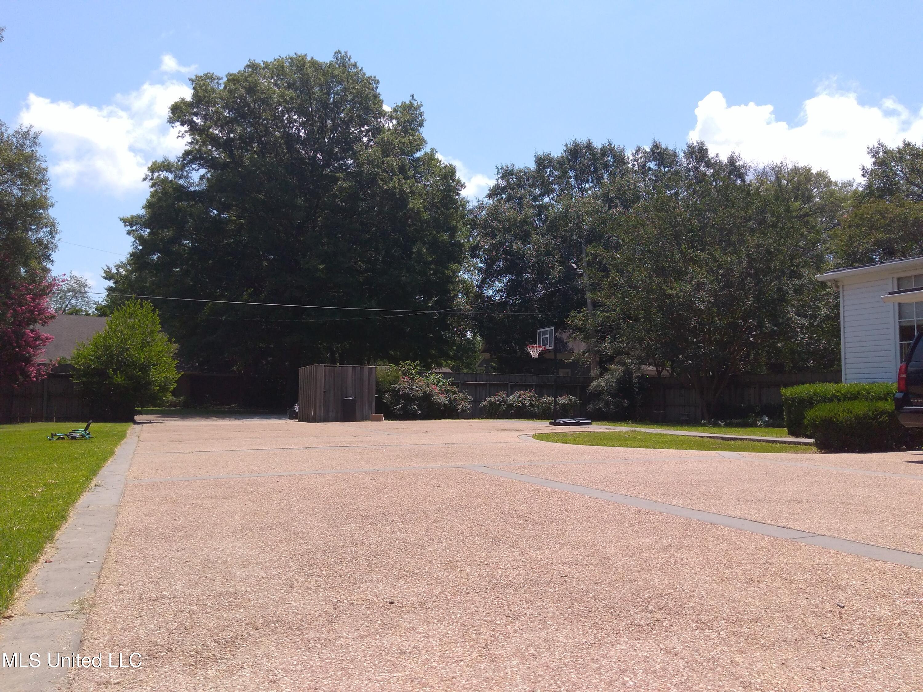 207 E Percy Street Property Photo 42