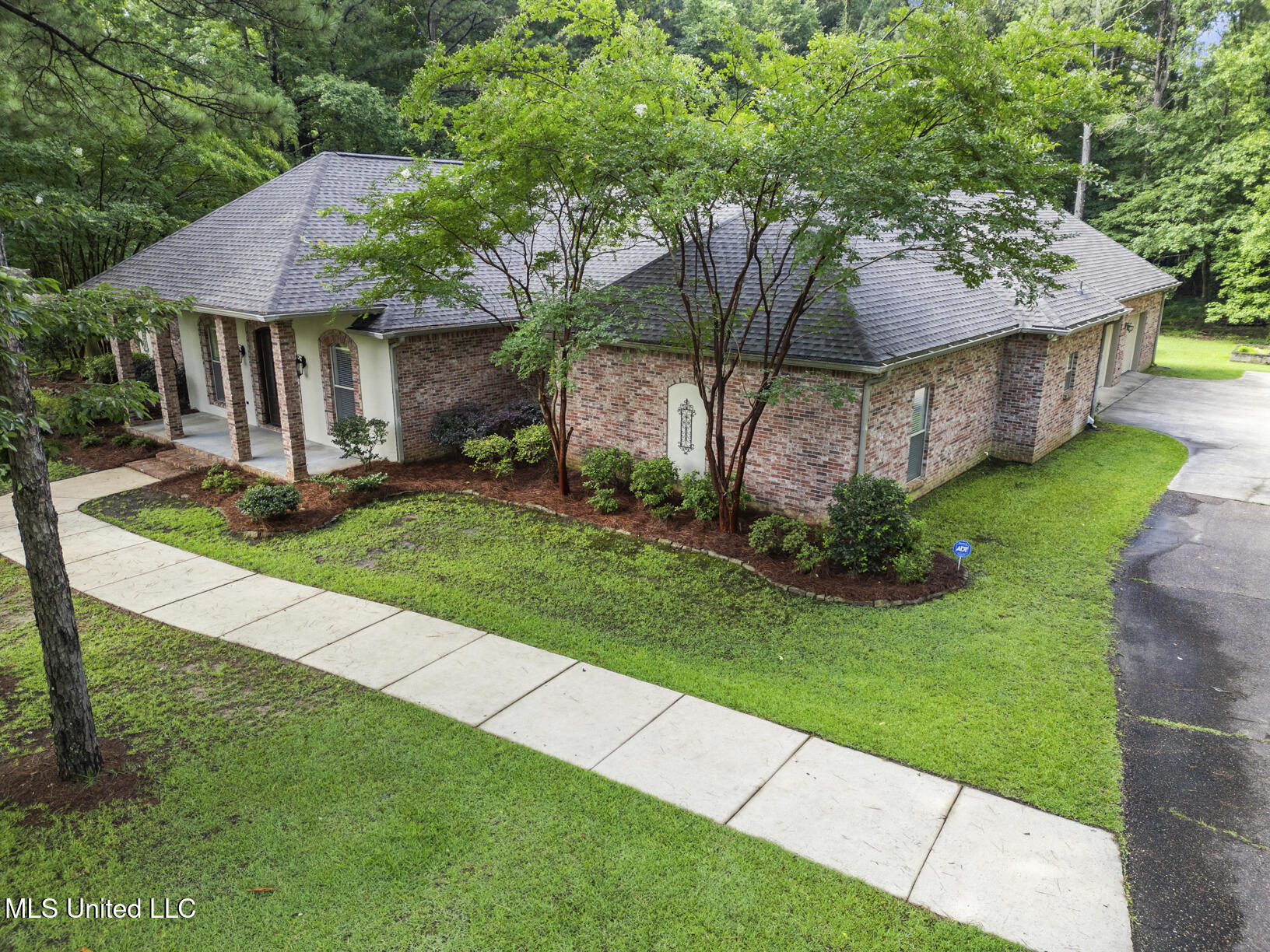 191 N Brandon Boulevard Property Photo 57