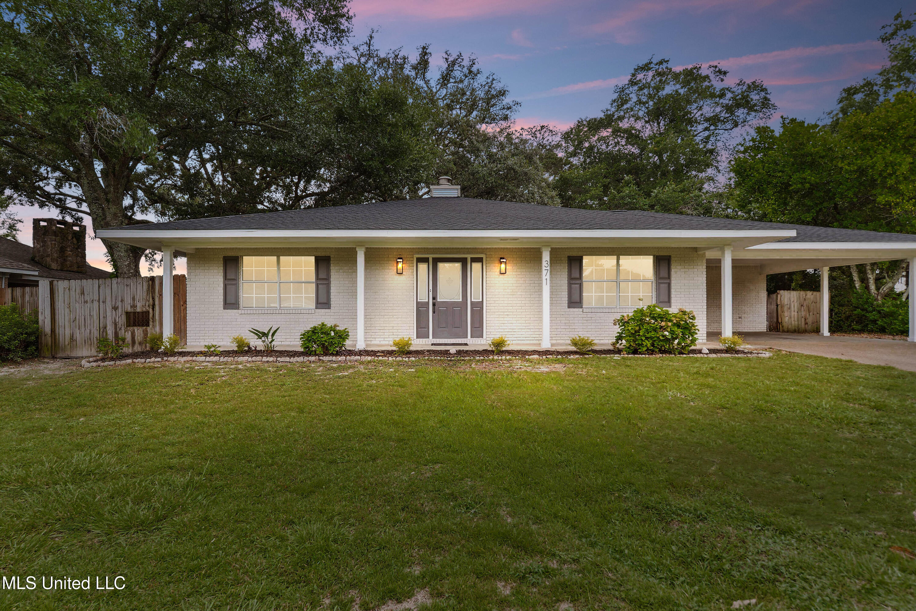 371 Lakeview Boulevard Property Photo 1