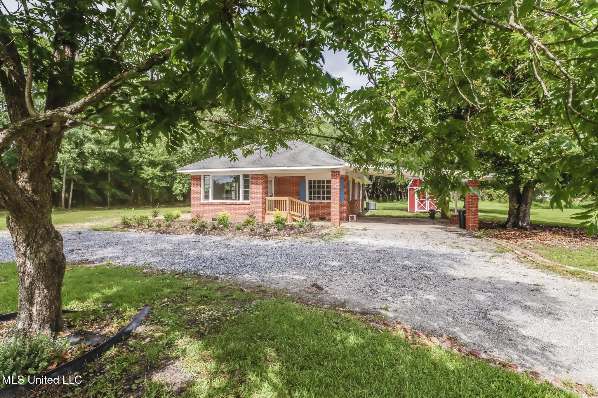 410 N Seal Avenue Property Photo 1
