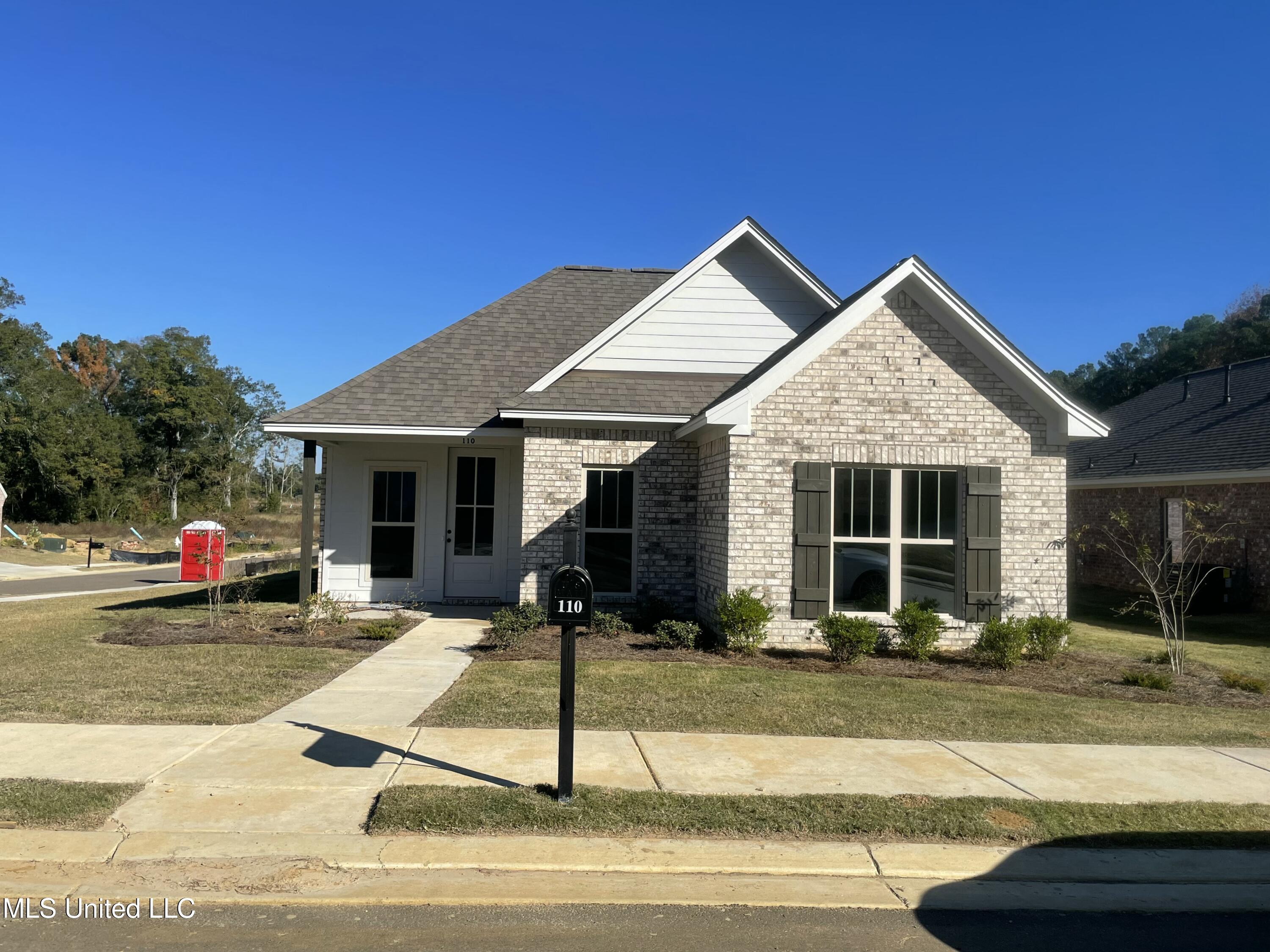 110 Hyde Park Cove Property Photo 1