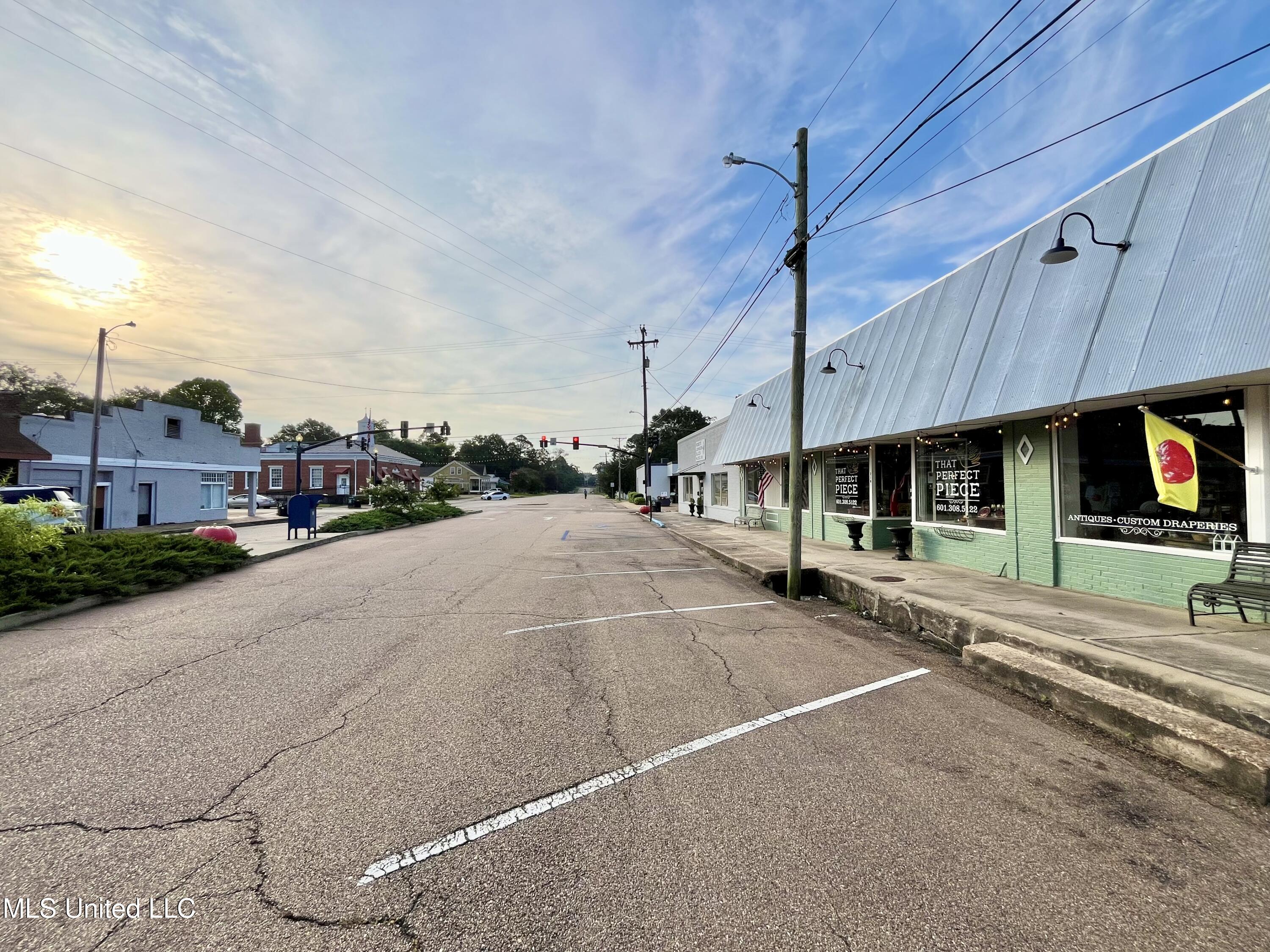 216 E Marion Avenue Property Photo 7