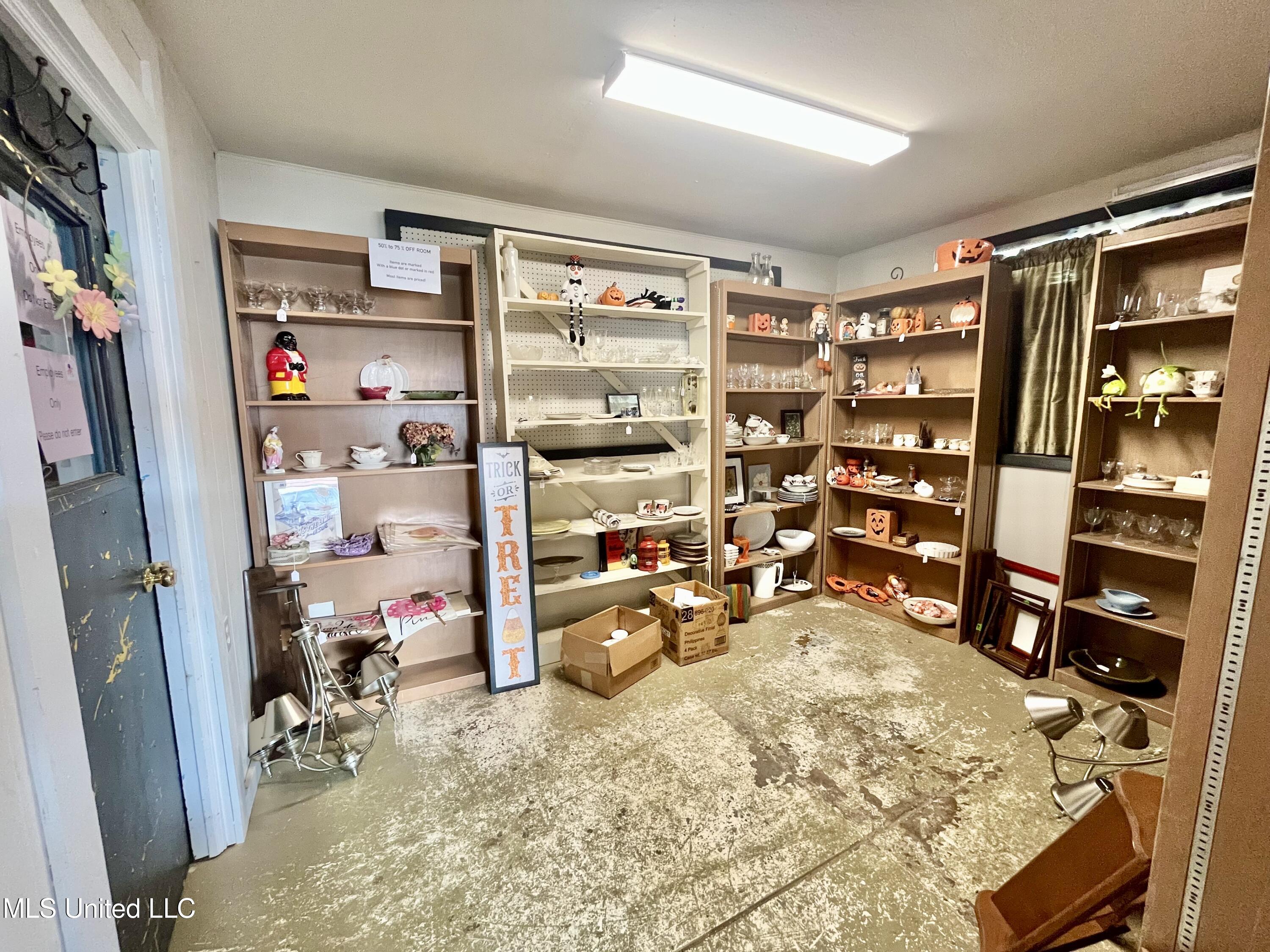 216 E Marion Avenue Property Photo 27