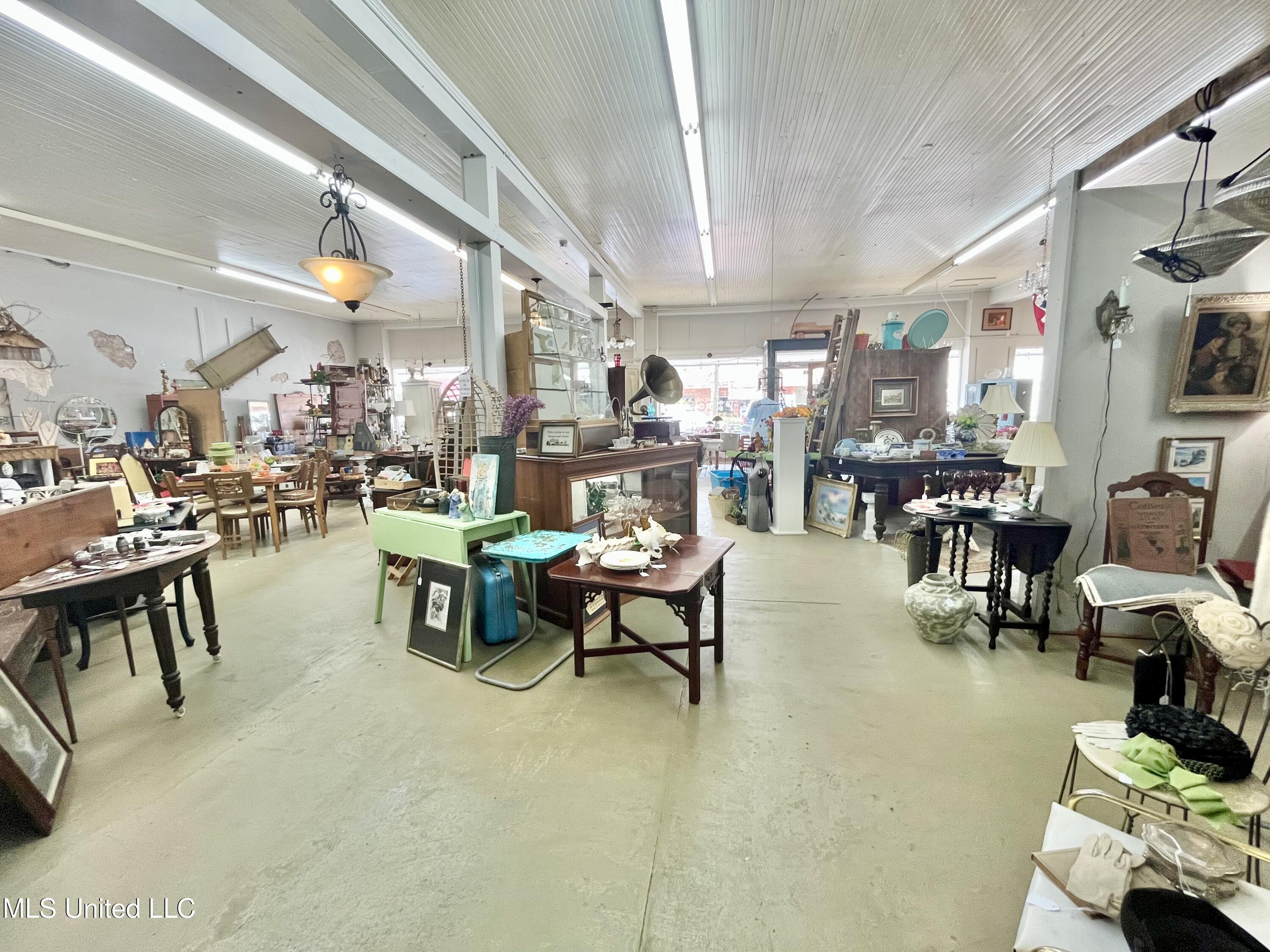 216 E Marion Avenue Property Photo 41
