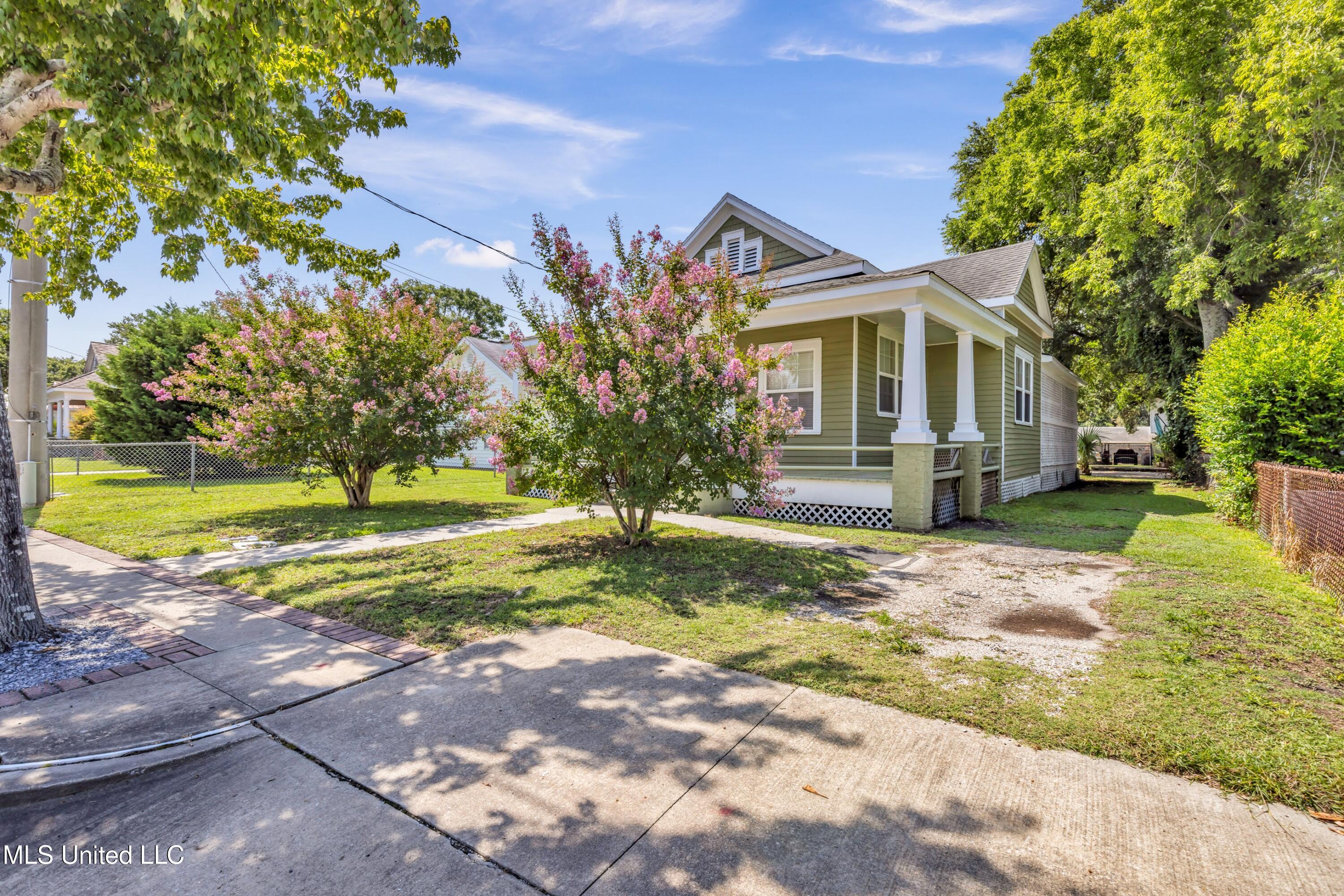 547 Howard Avenue Property Photo 2