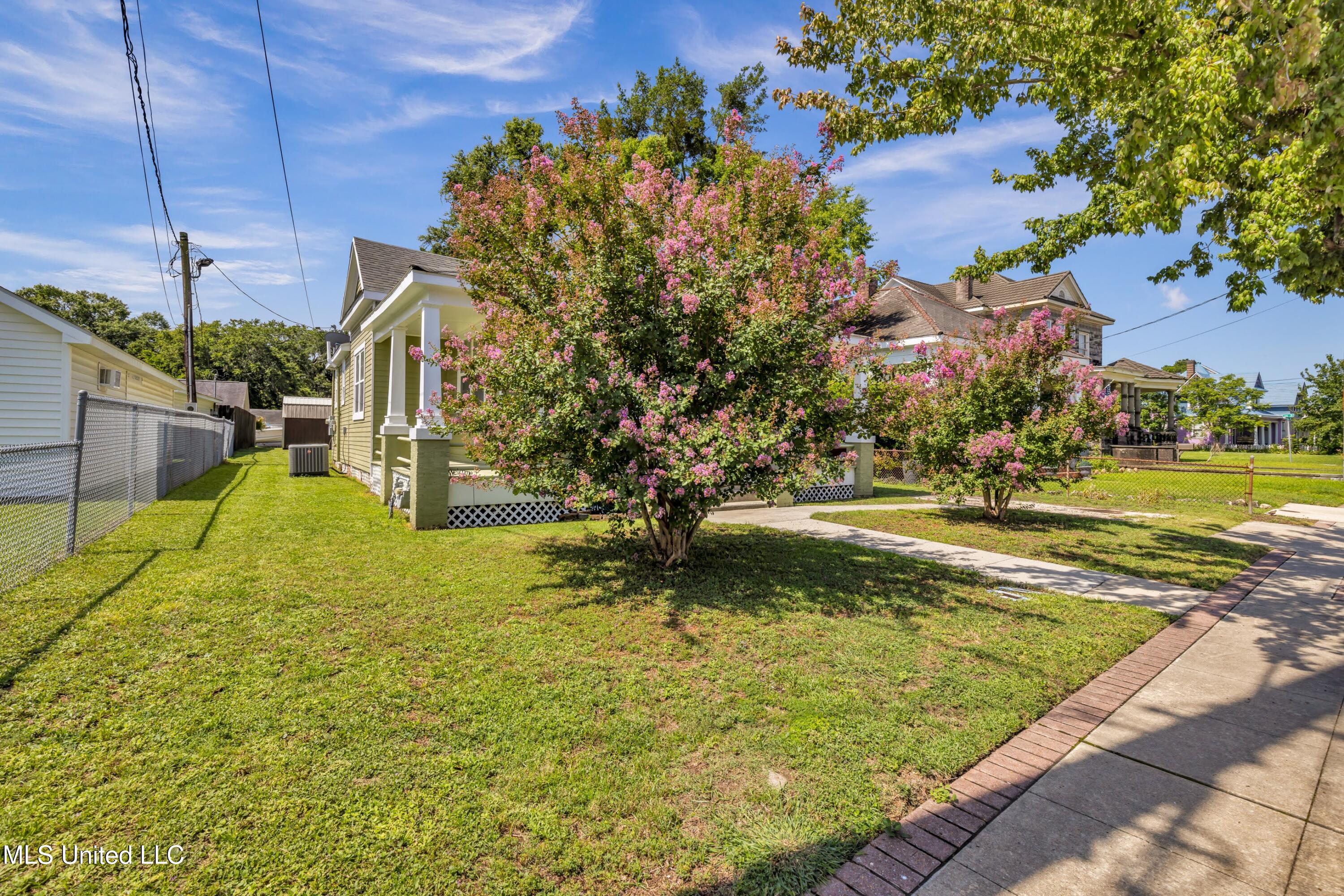 547 Howard Avenue Property Photo 3