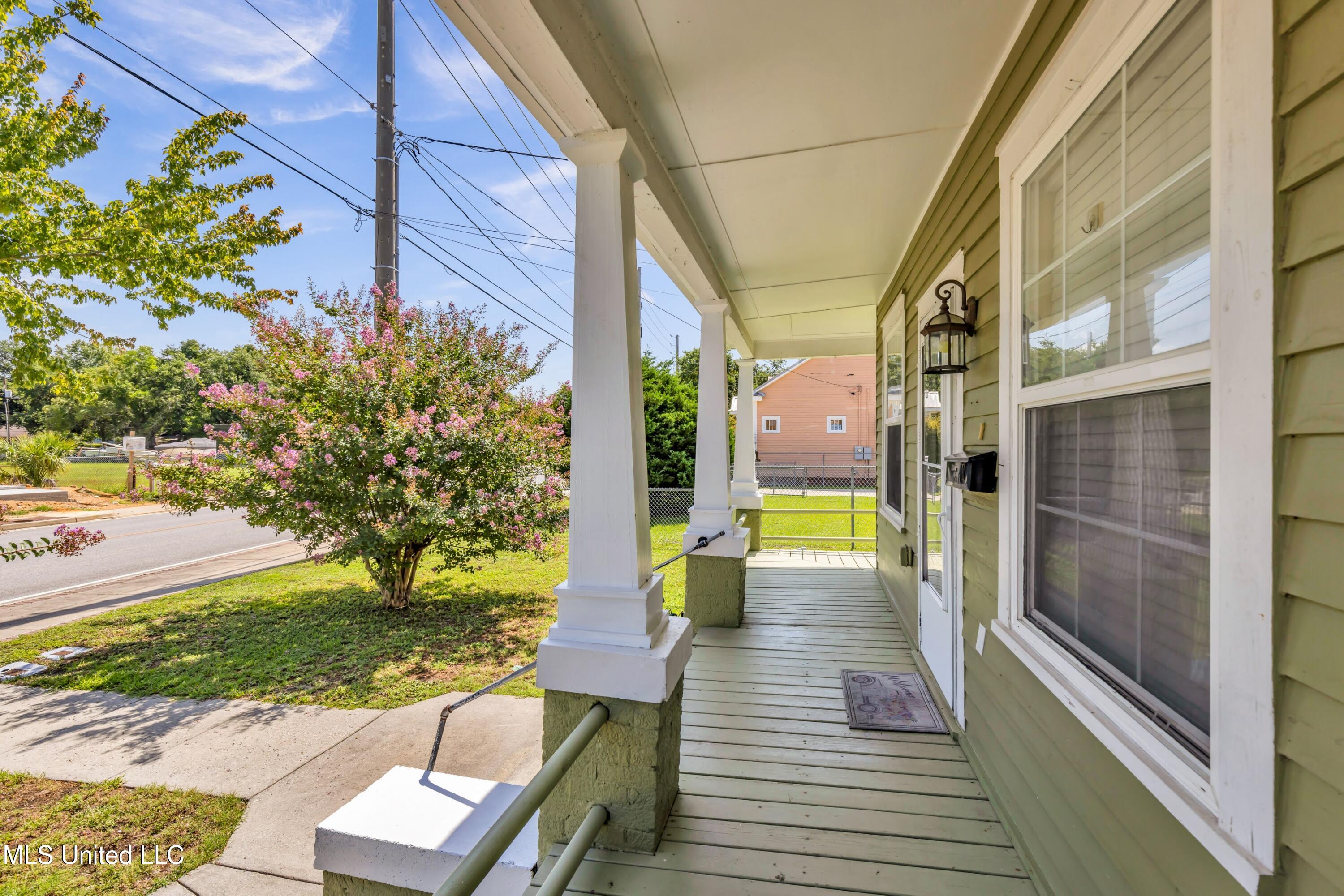 547 Howard Avenue Property Photo 5