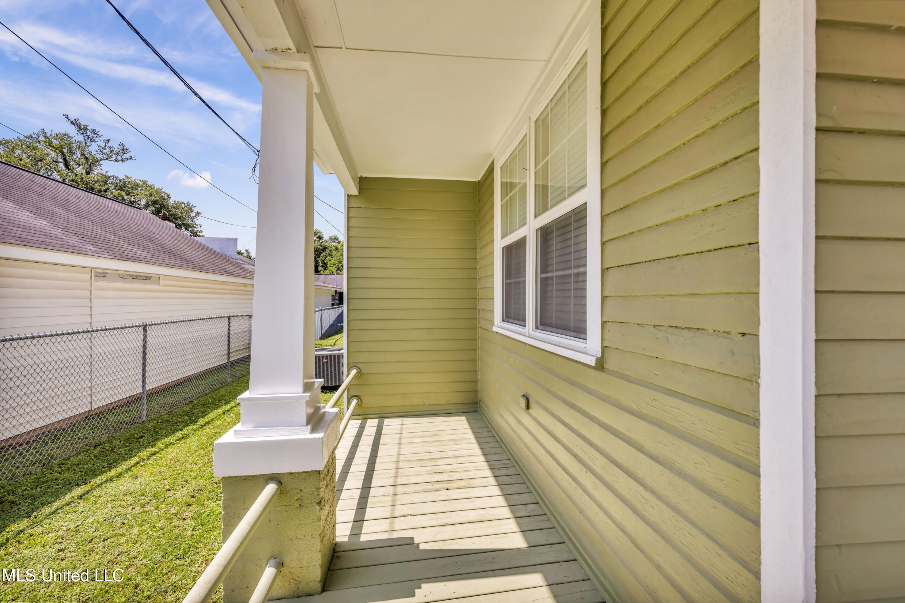 547 Howard Avenue Property Photo 6