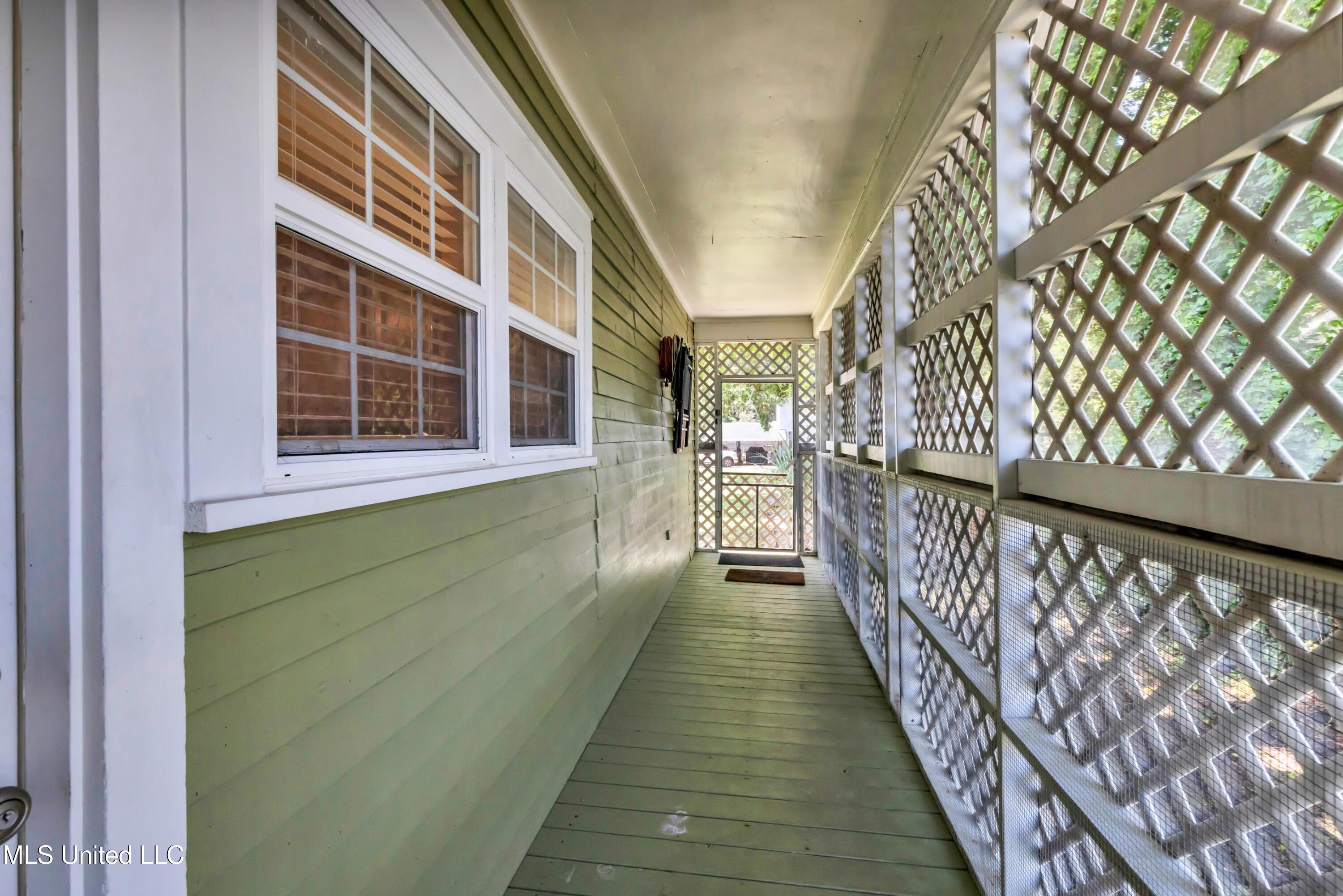 547 Howard Avenue Property Photo 7