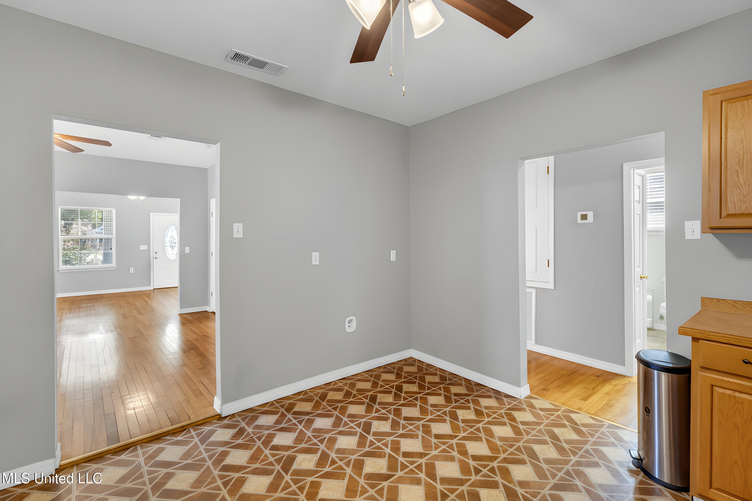 547 Howard Avenue Property Photo 8