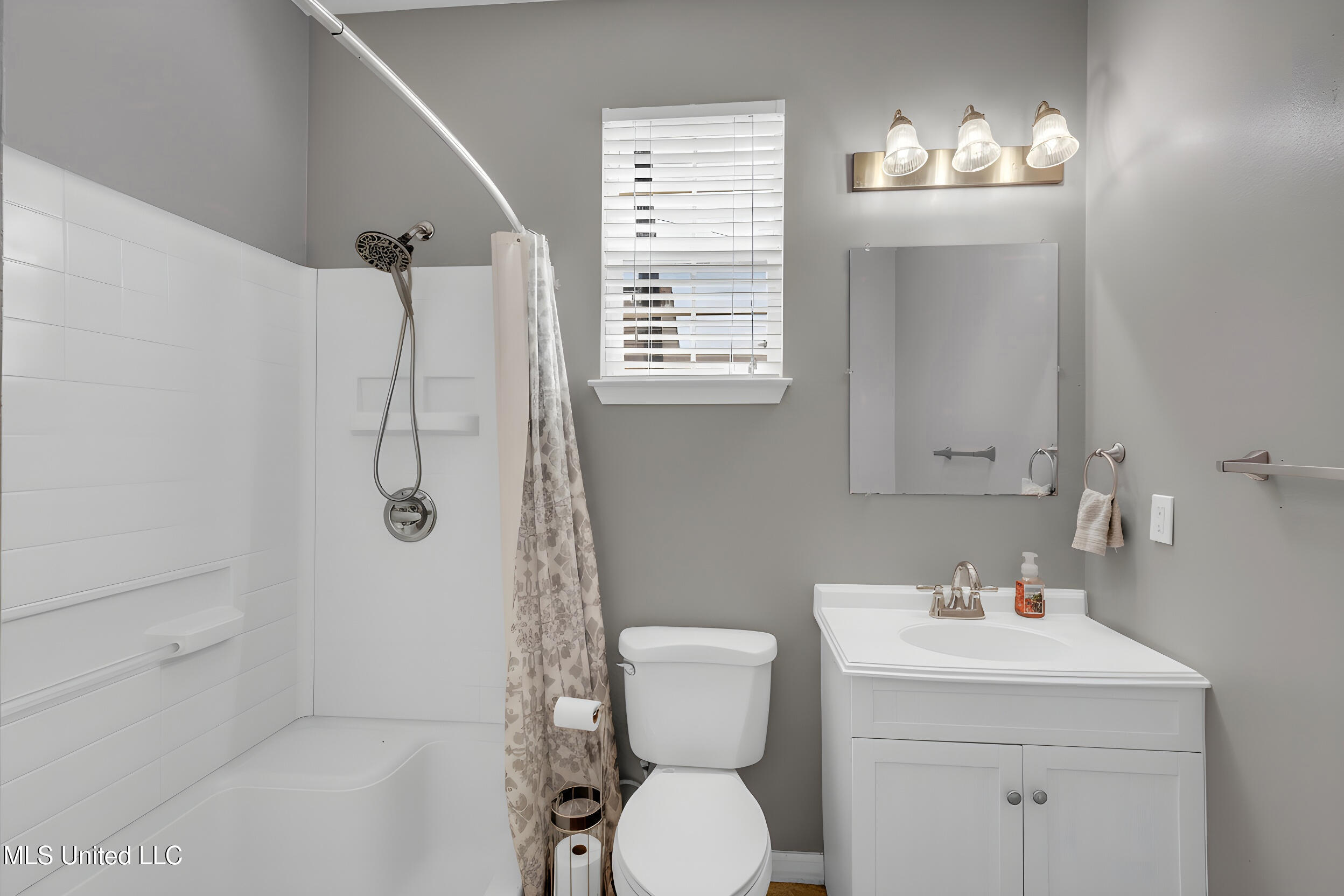 547 Howard Avenue Property Photo 10