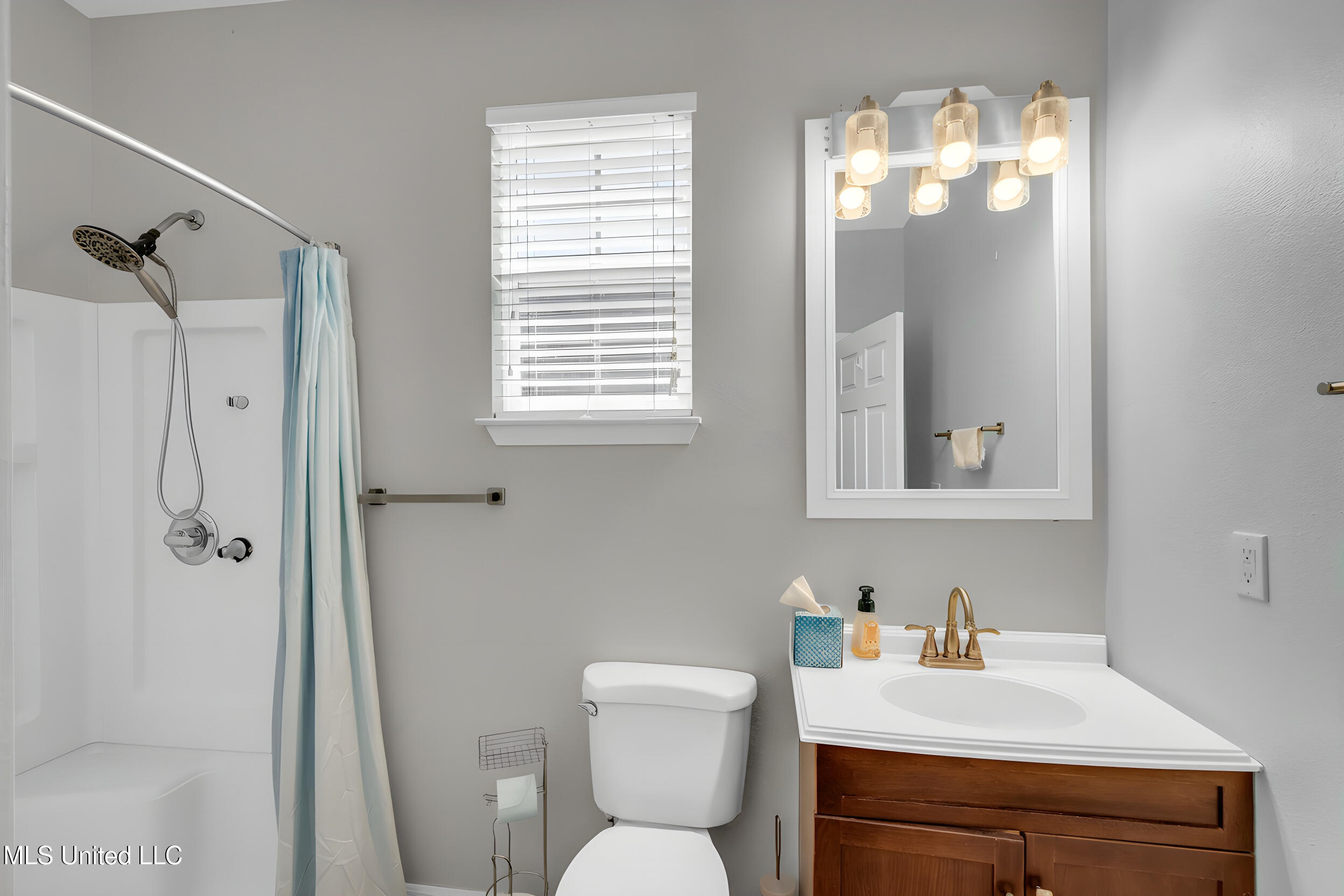 547 Howard Avenue Property Photo 13