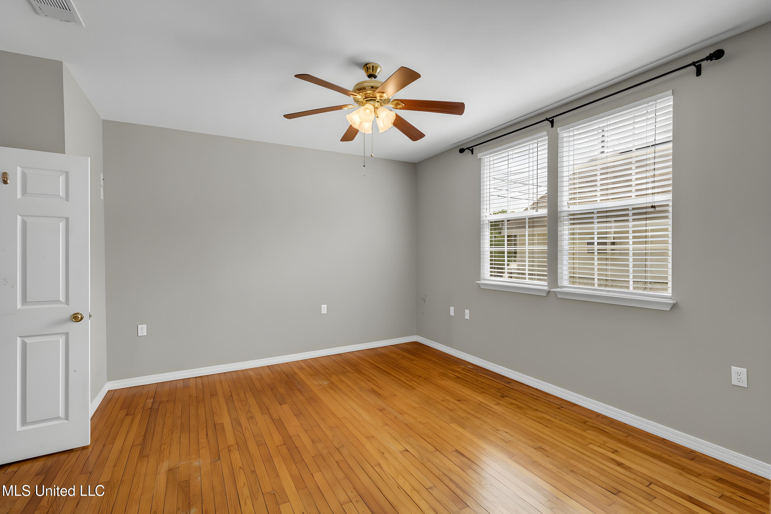 547 Howard Avenue Property Photo 14