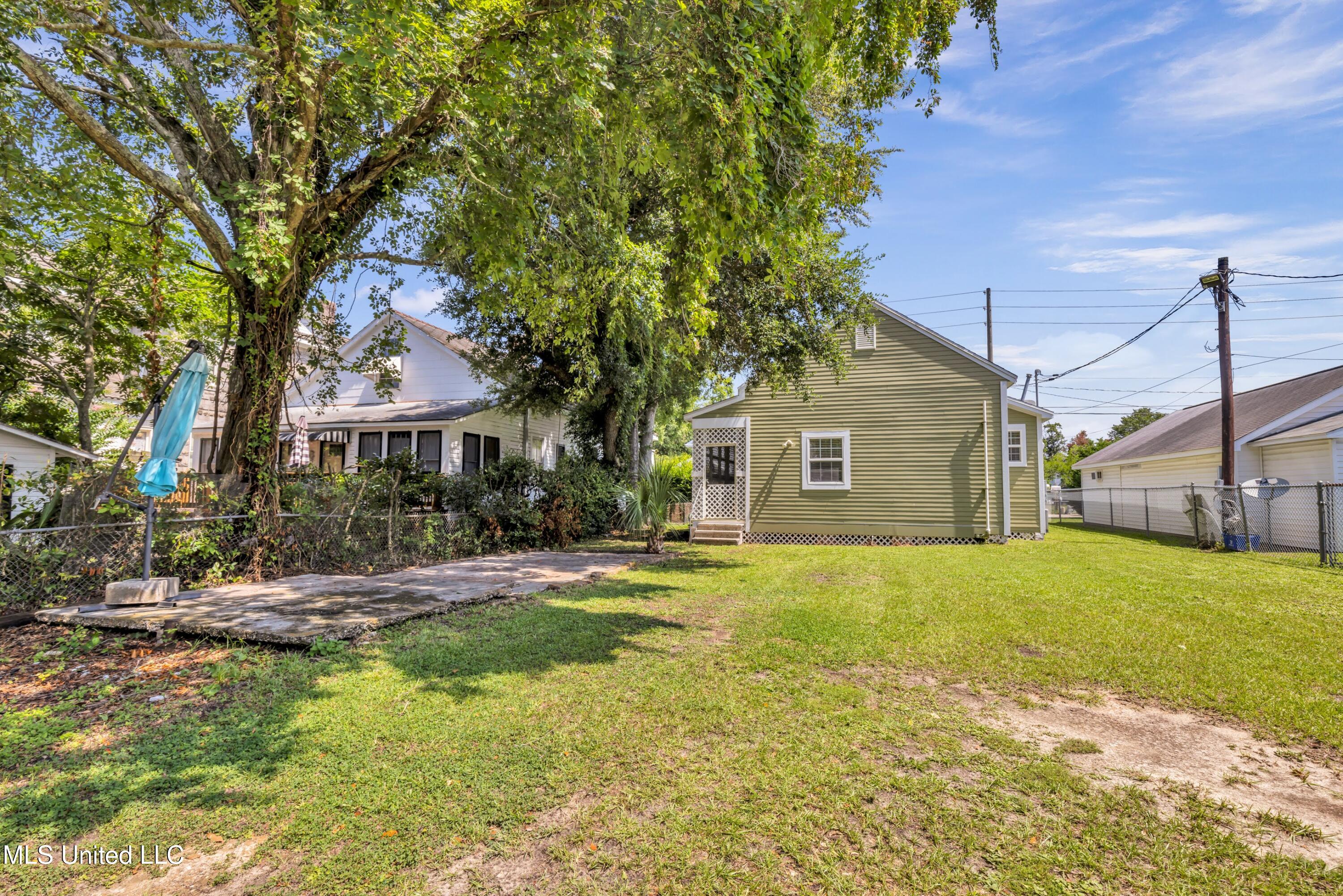 547 Howard Avenue Property Photo 23