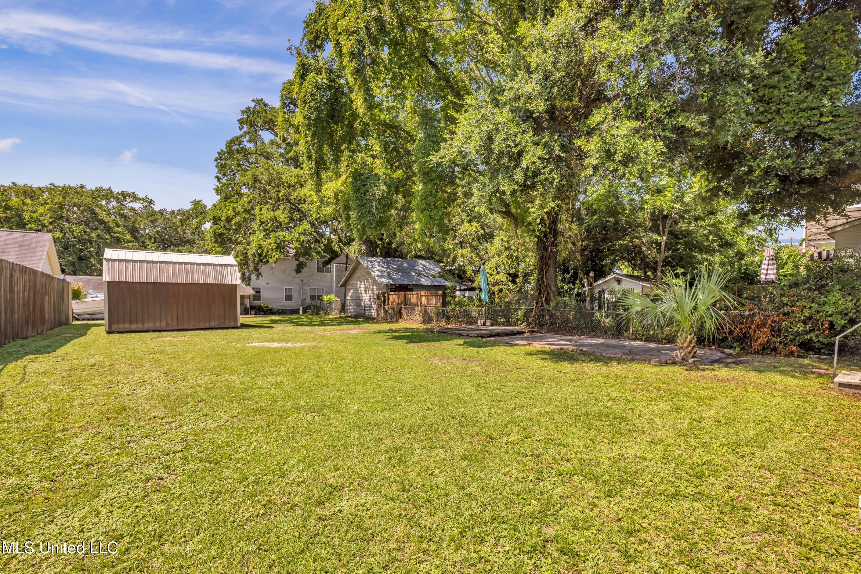 547 Howard Avenue Property Photo 24