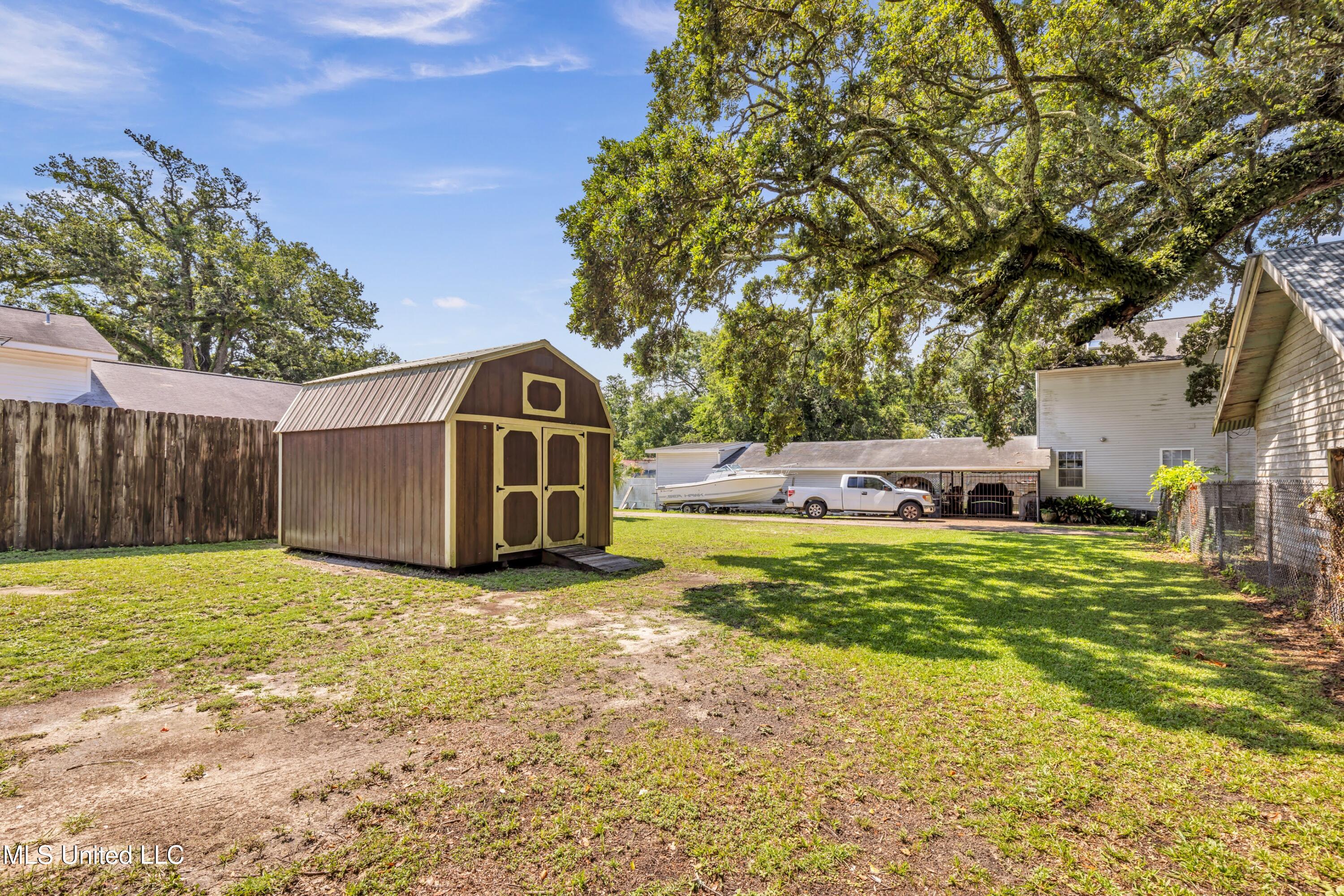 547 Howard Avenue Property Photo 25