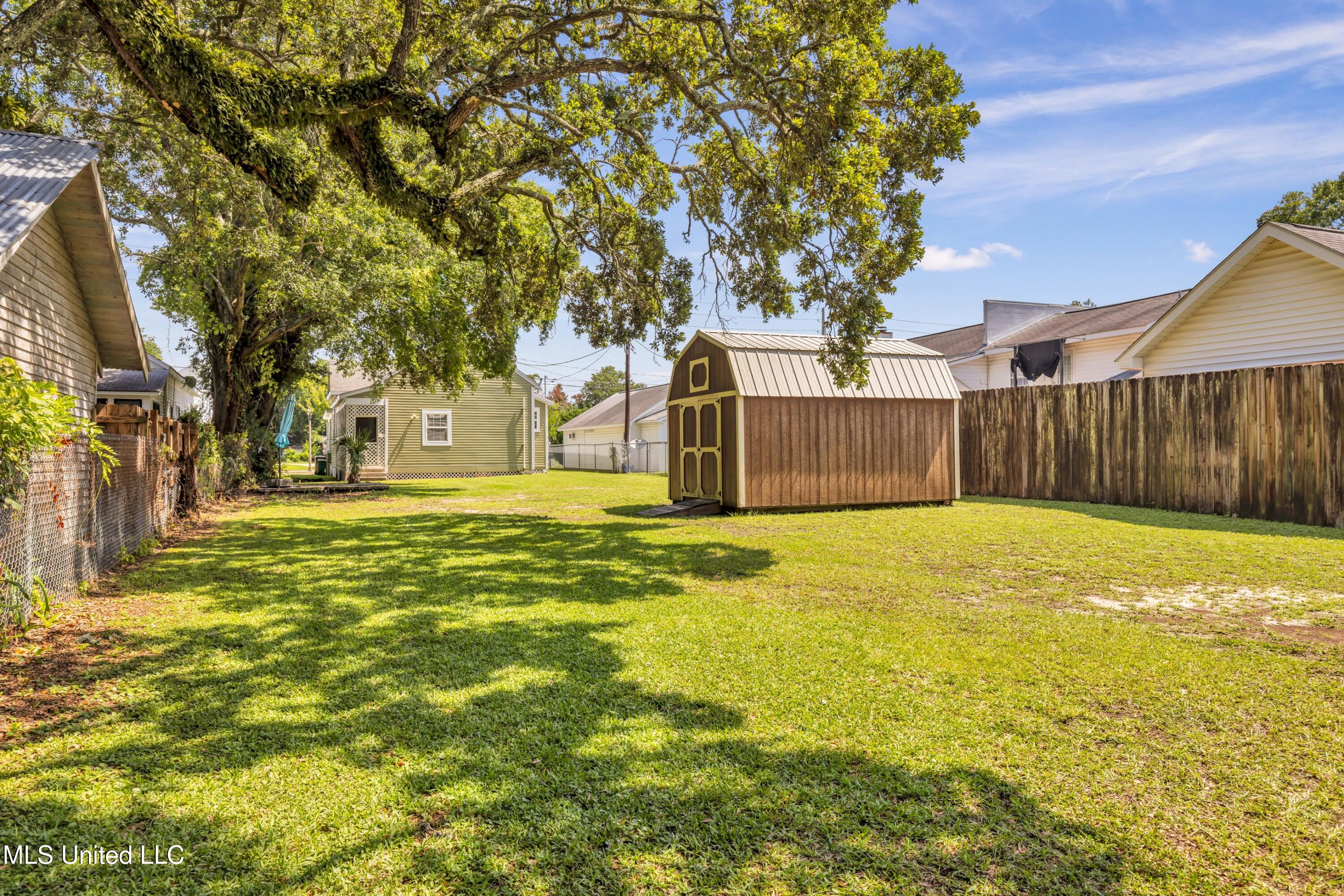 547 Howard Avenue Property Photo 26