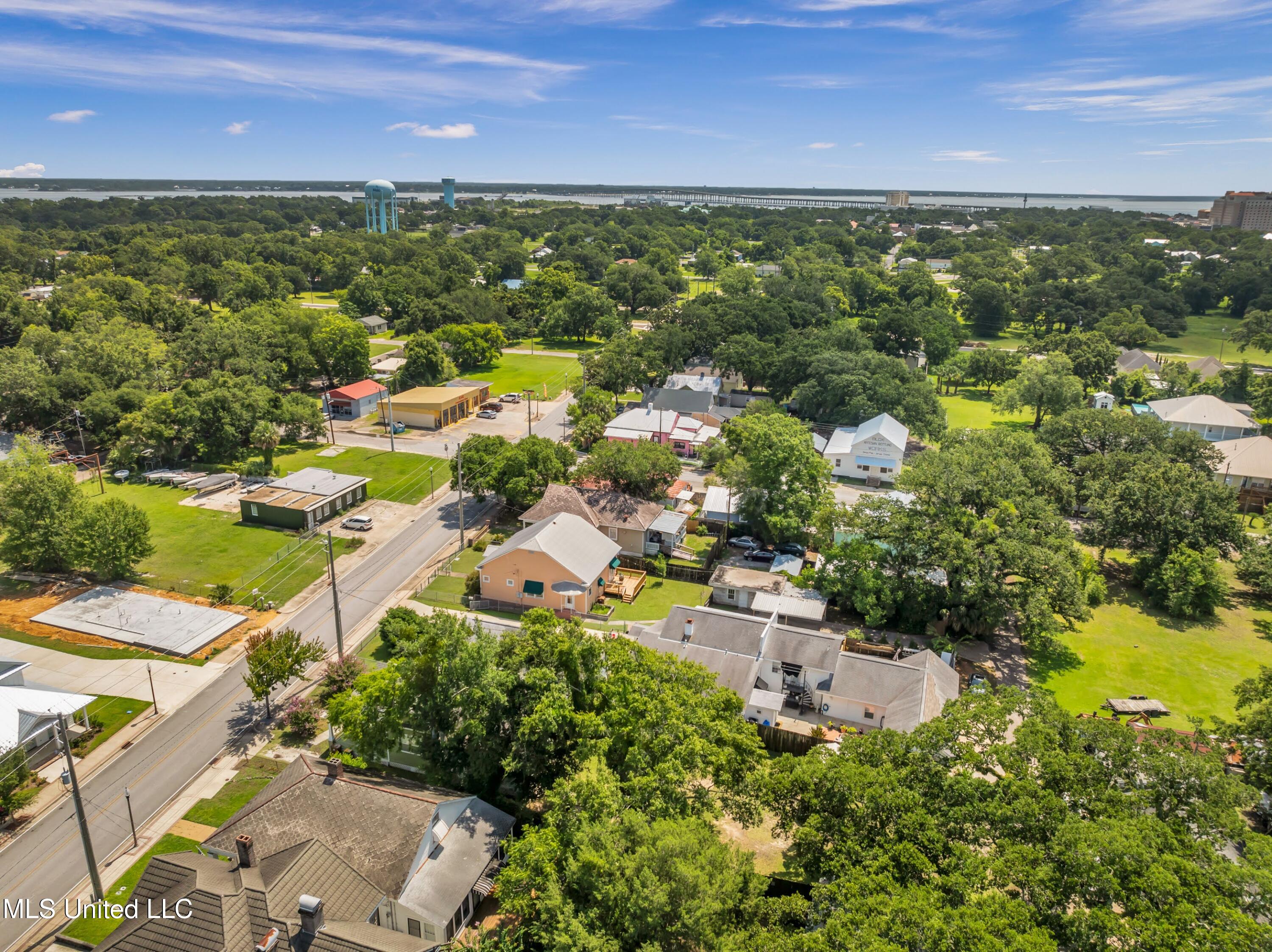 547 Howard Avenue Property Photo 30