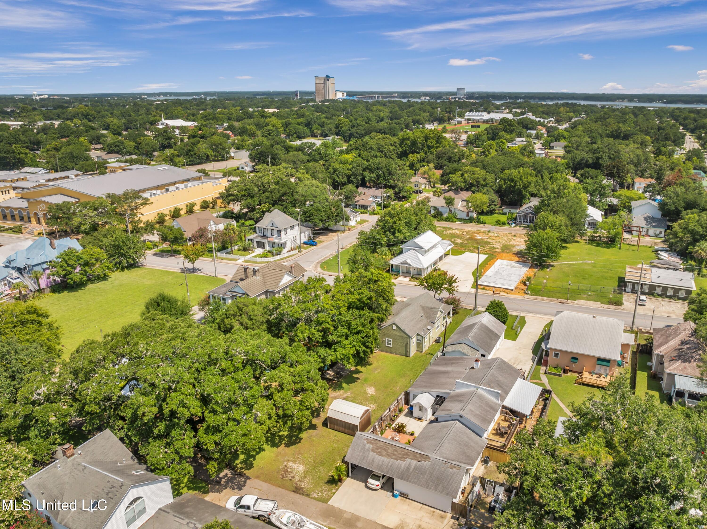 547 Howard Avenue Property Photo 31