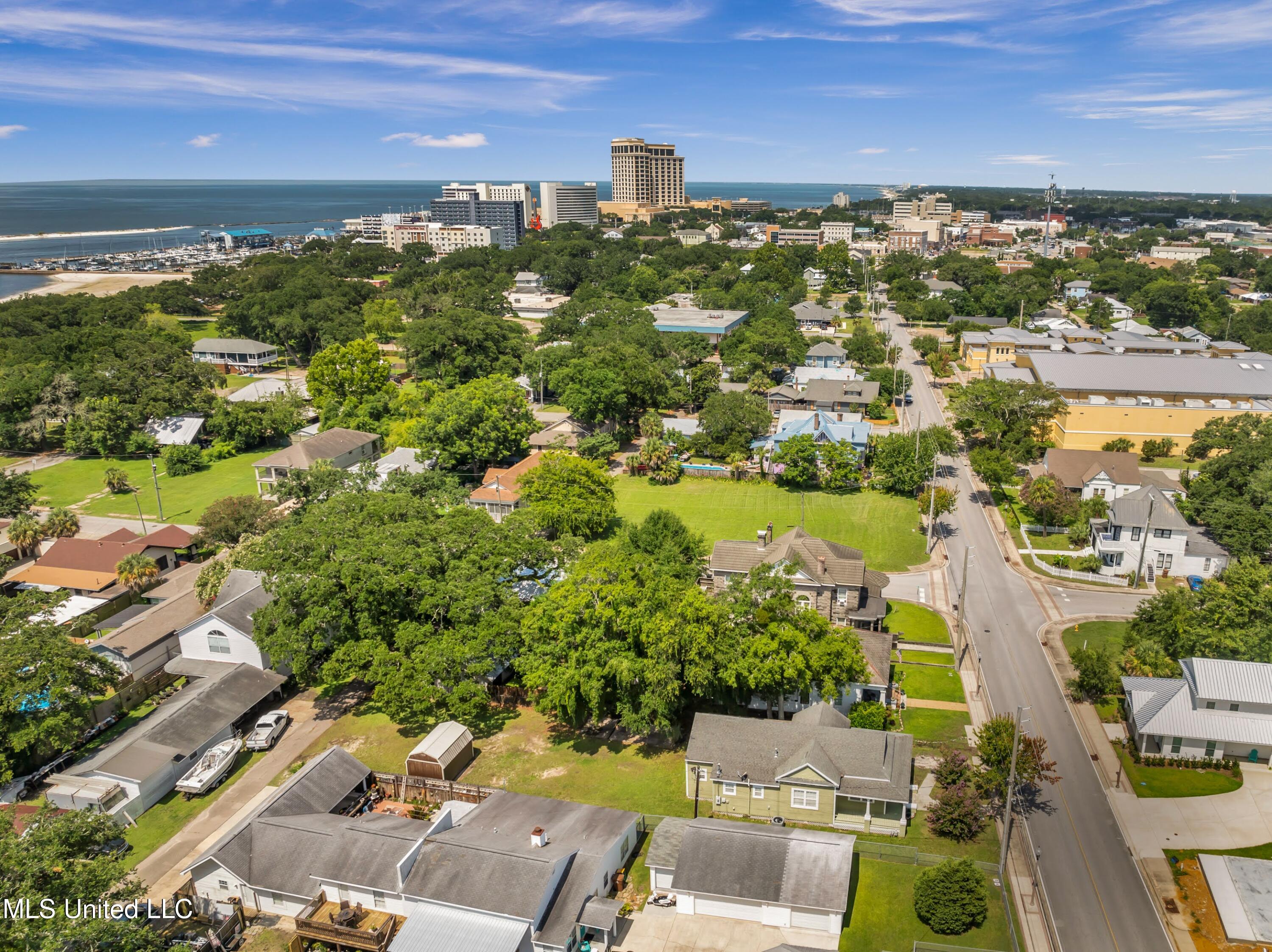 547 Howard Avenue Property Photo 32