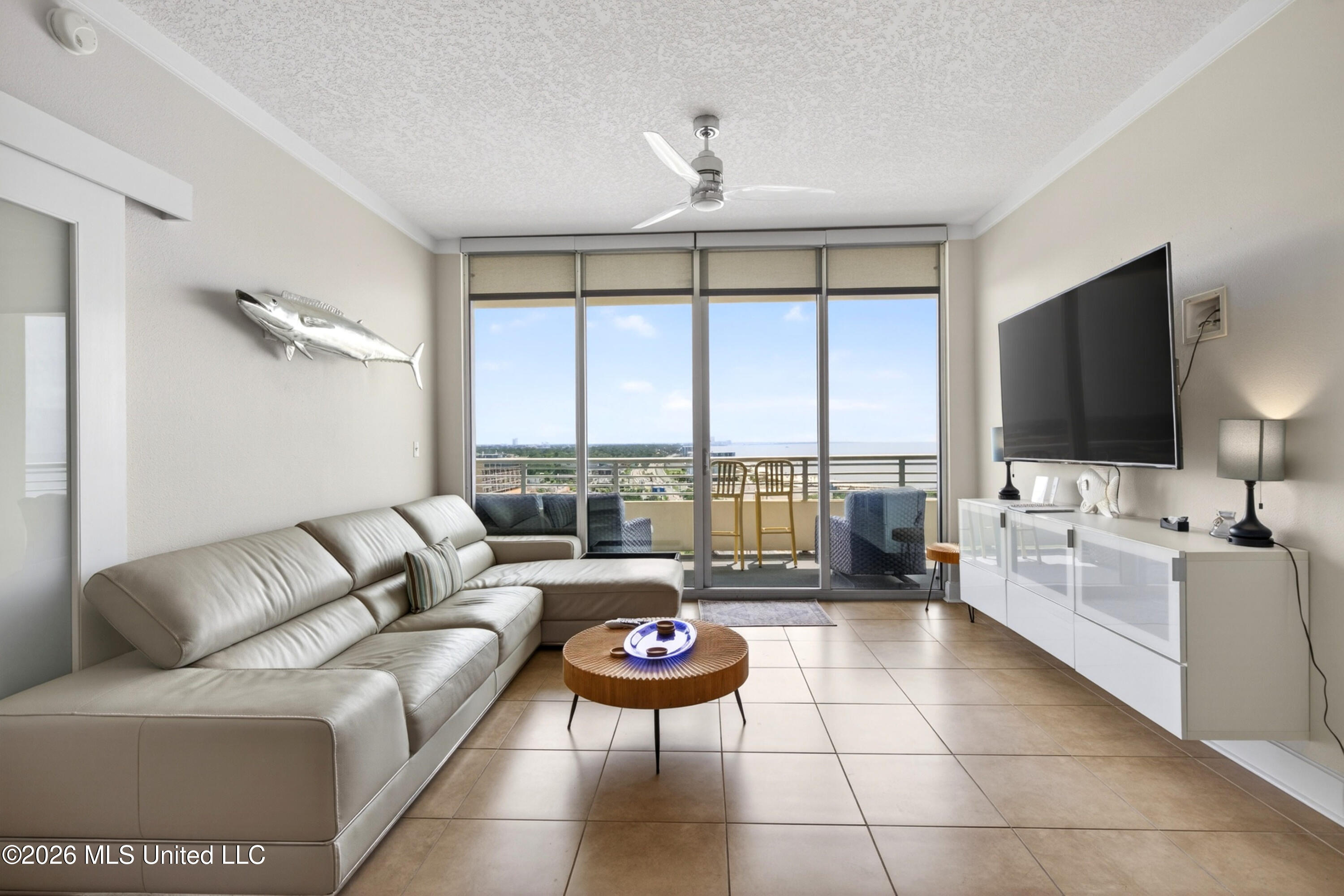 2060 Beach Boulevard Property Photo 7