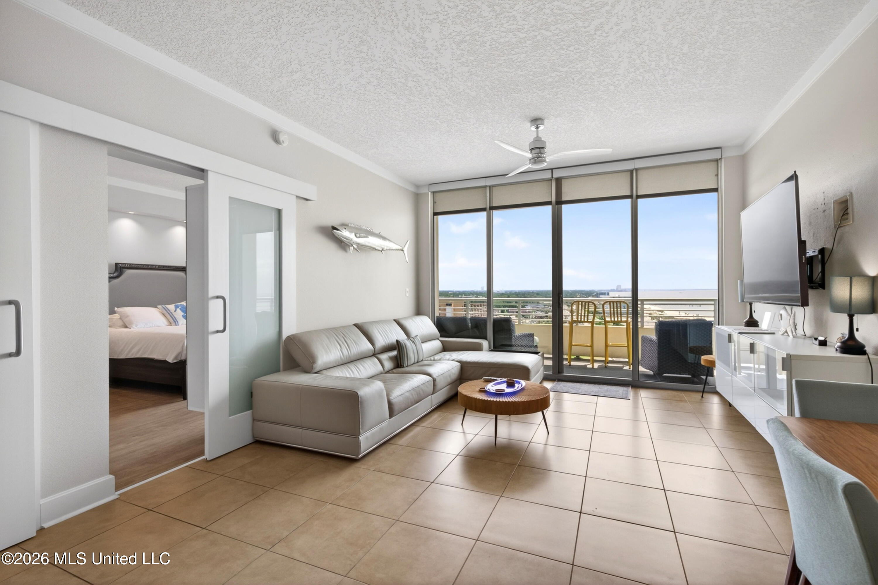 2060 Beach Boulevard Property Photo 8