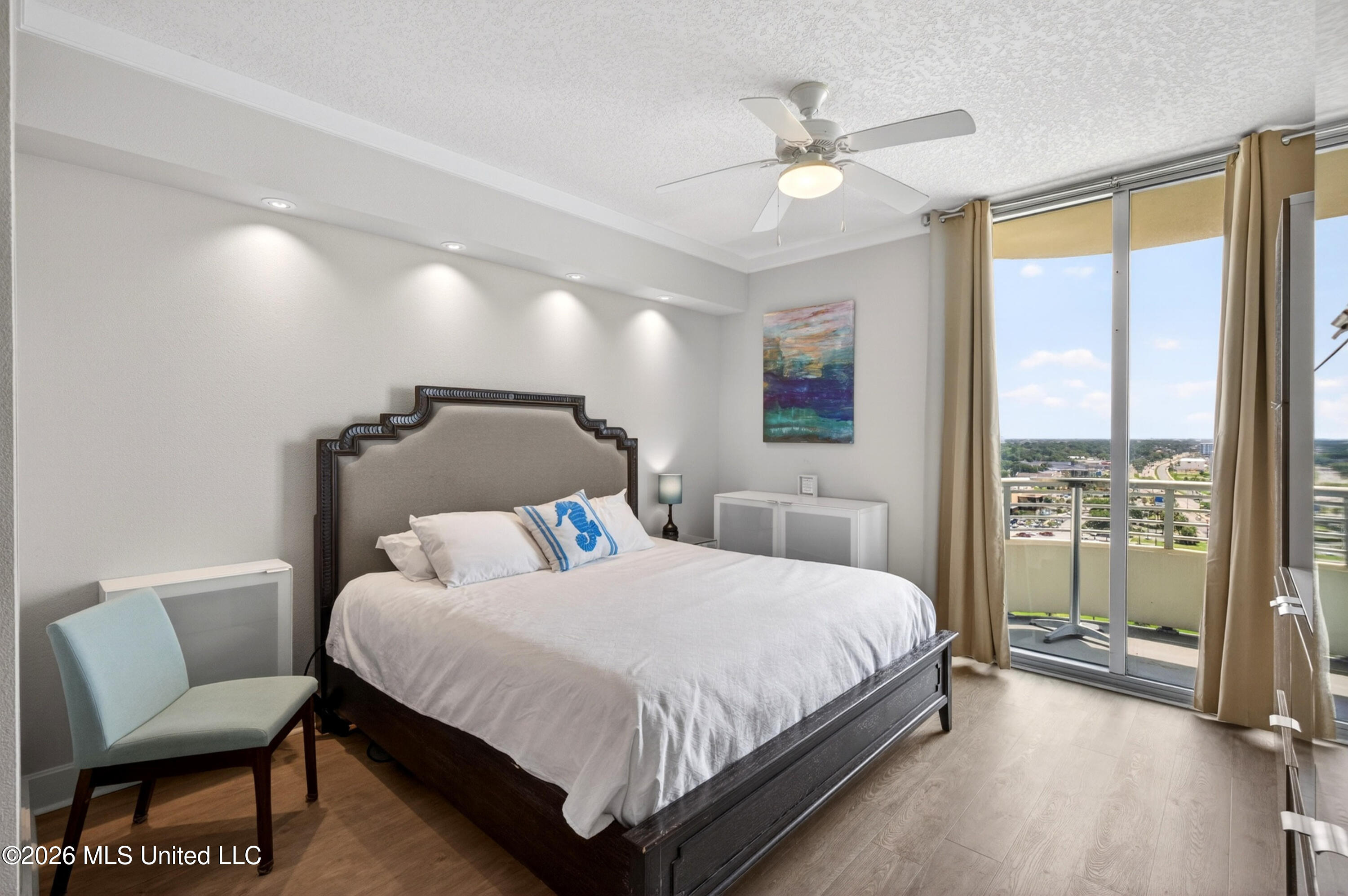2060 Beach Boulevard Property Photo 19