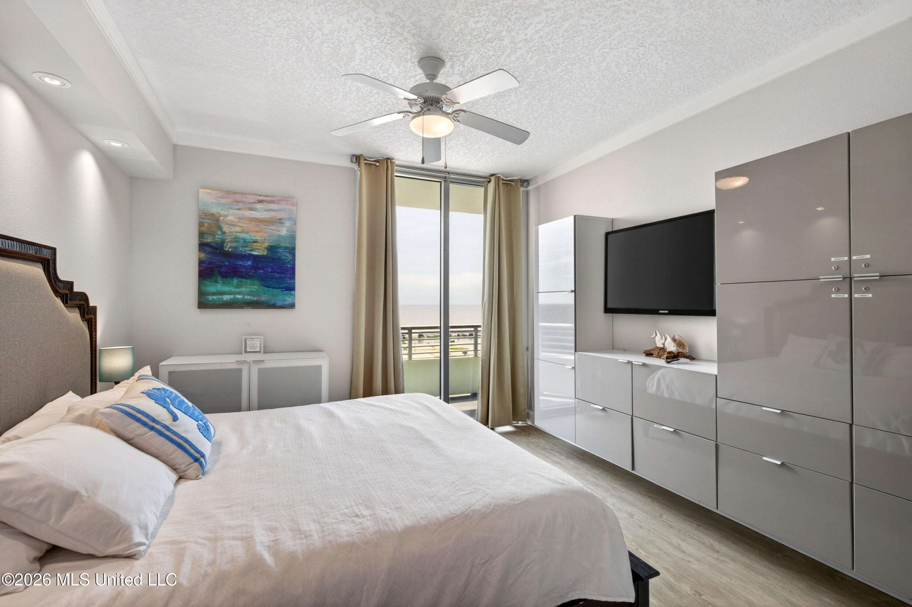 2060 Beach Boulevard Property Photo 20