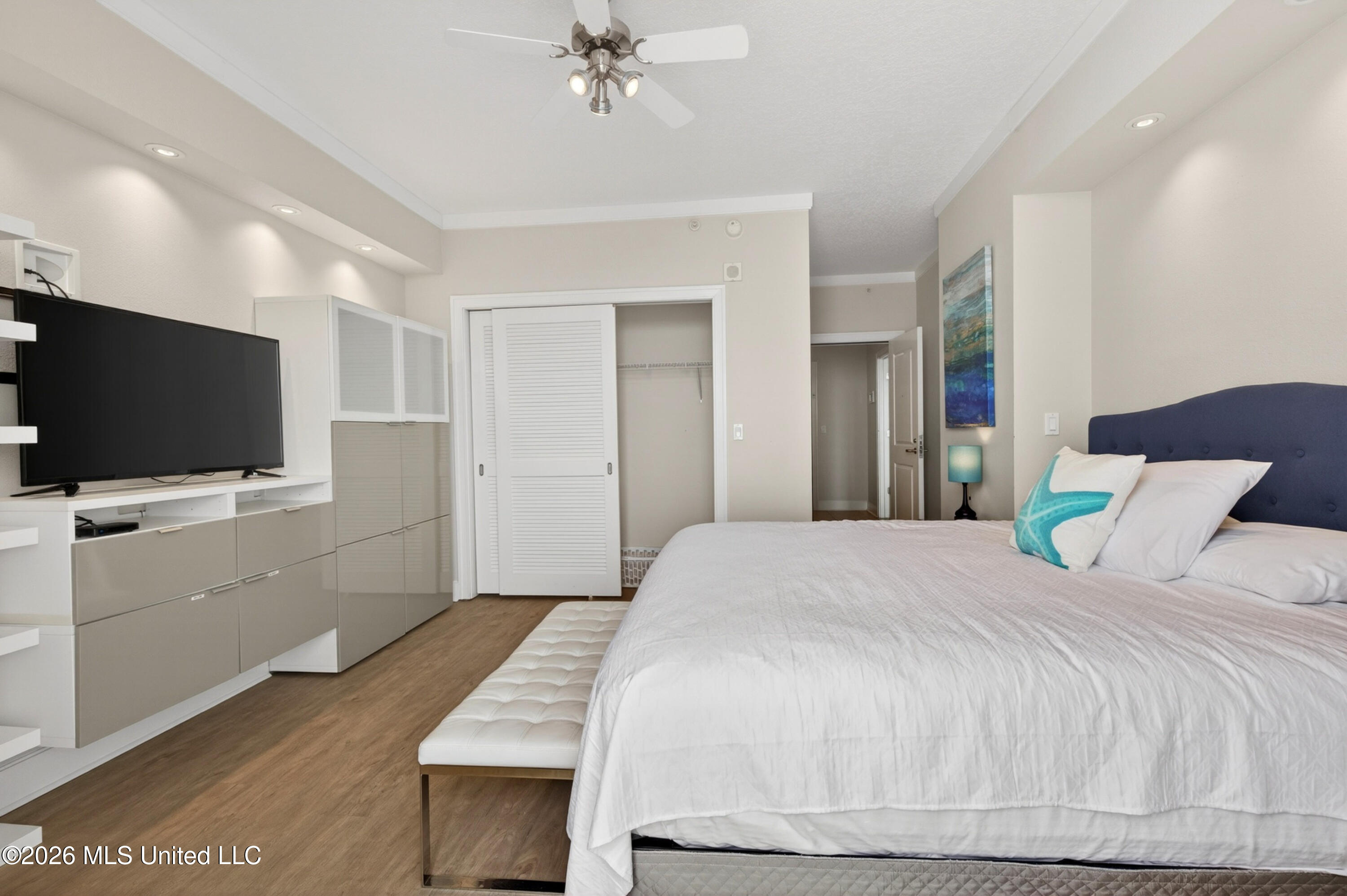 2060 Beach Boulevard Property Photo 29