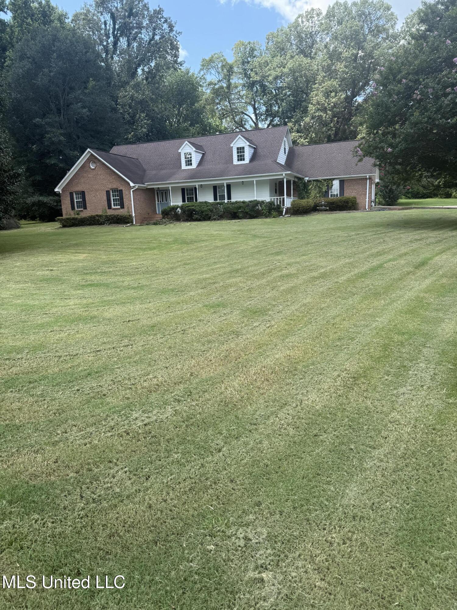 106 Oakwood Drive Drive Property Photo 1