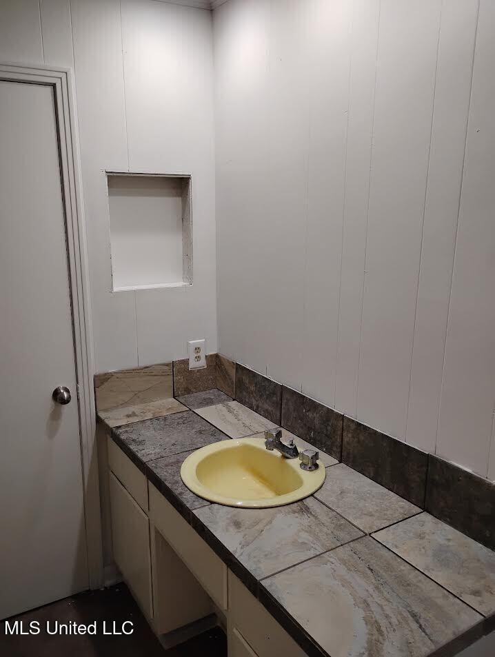1152 Oakhurst Avenue Property Photo 7