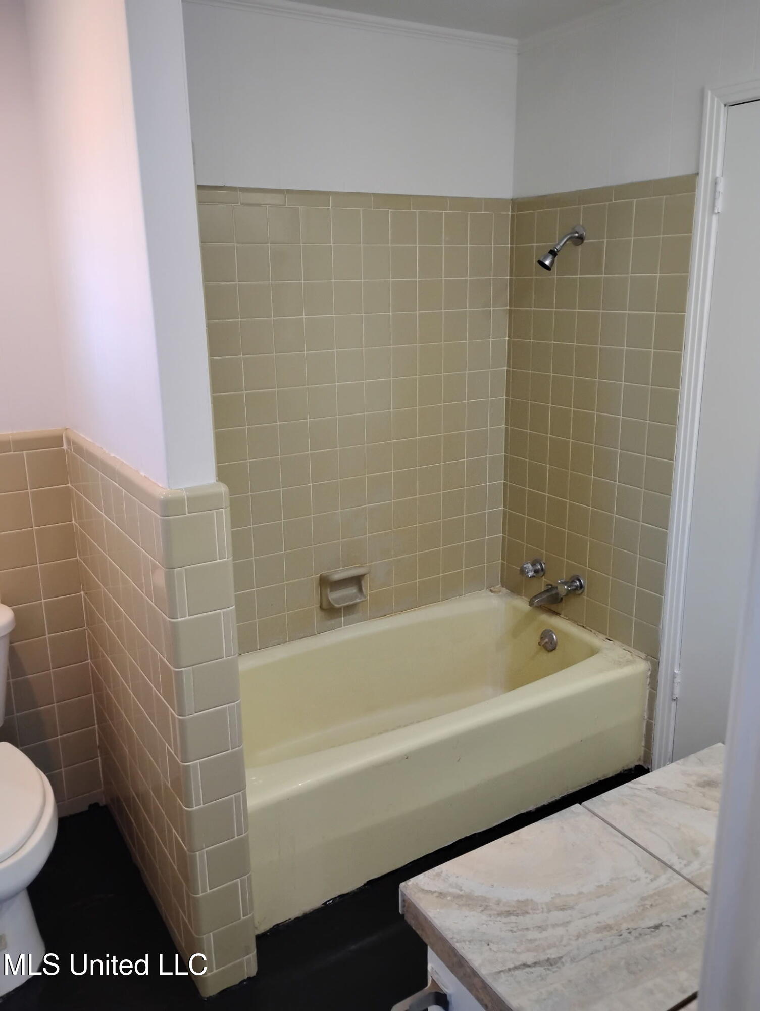 1152 Oakhurst Avenue Property Photo 8
