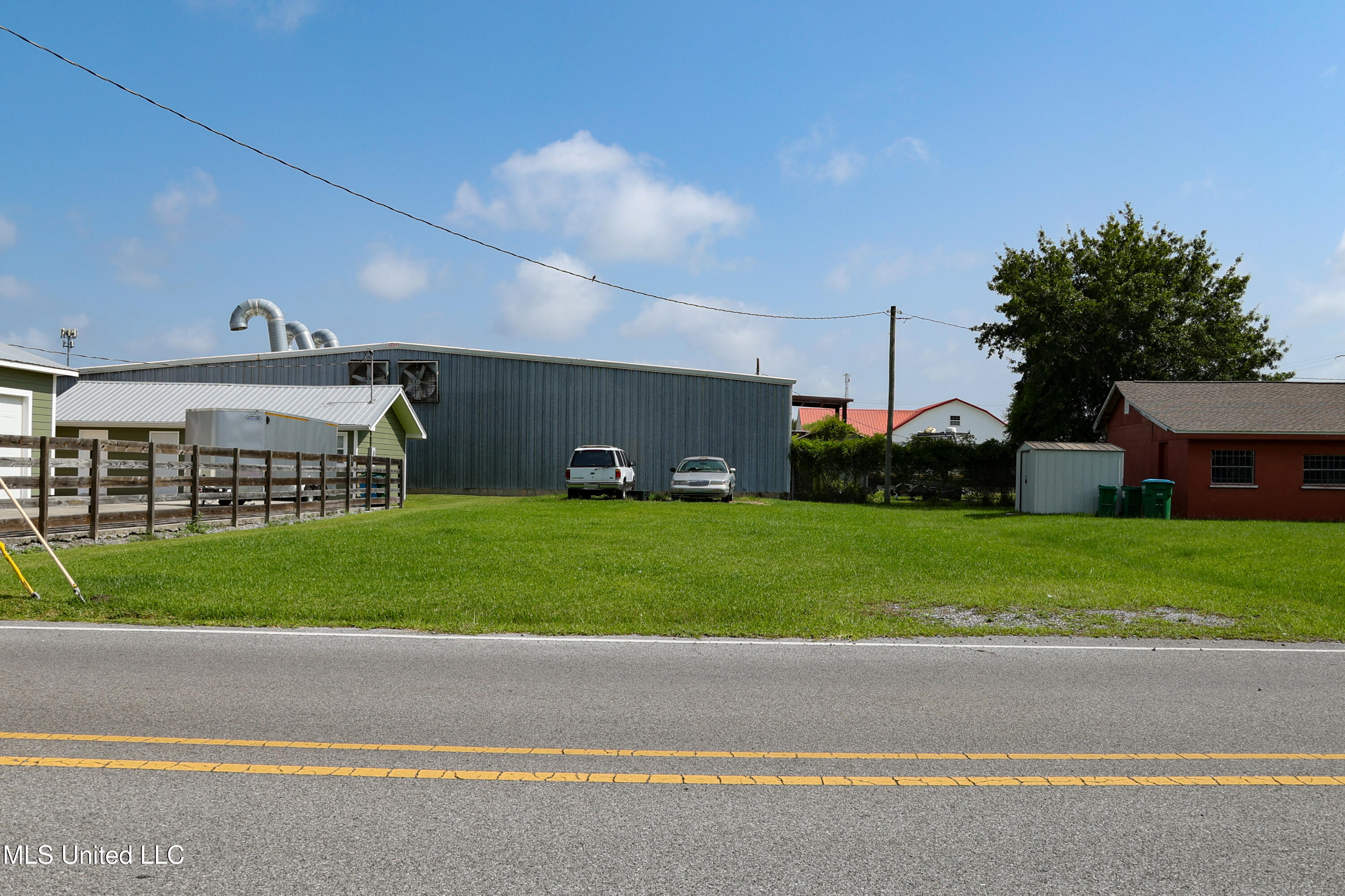 Live Oak Avenue Property Photo 1